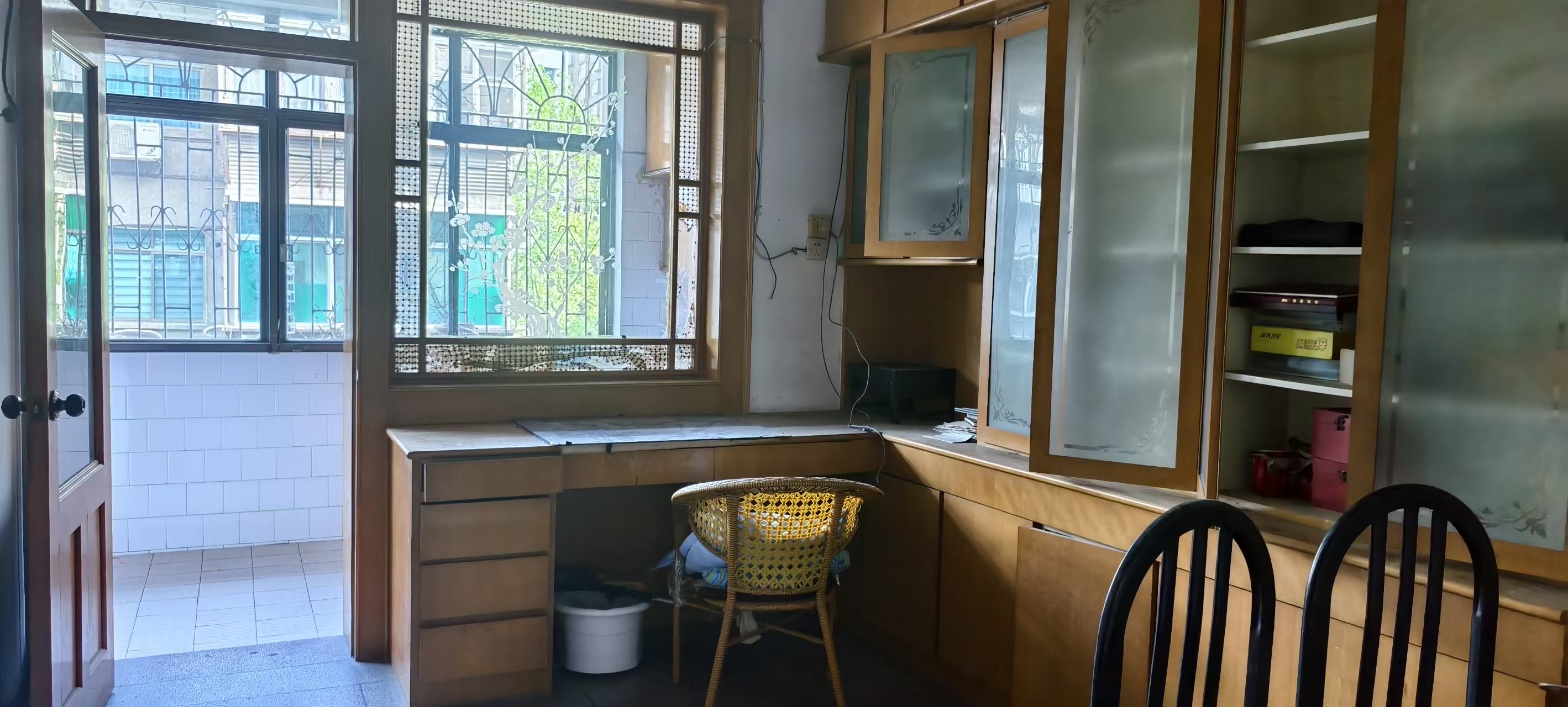 市中心医院家属区 3室2厅2卫 61.8万 市中心医院家属区 3室2厅2卫 61.8万客厅