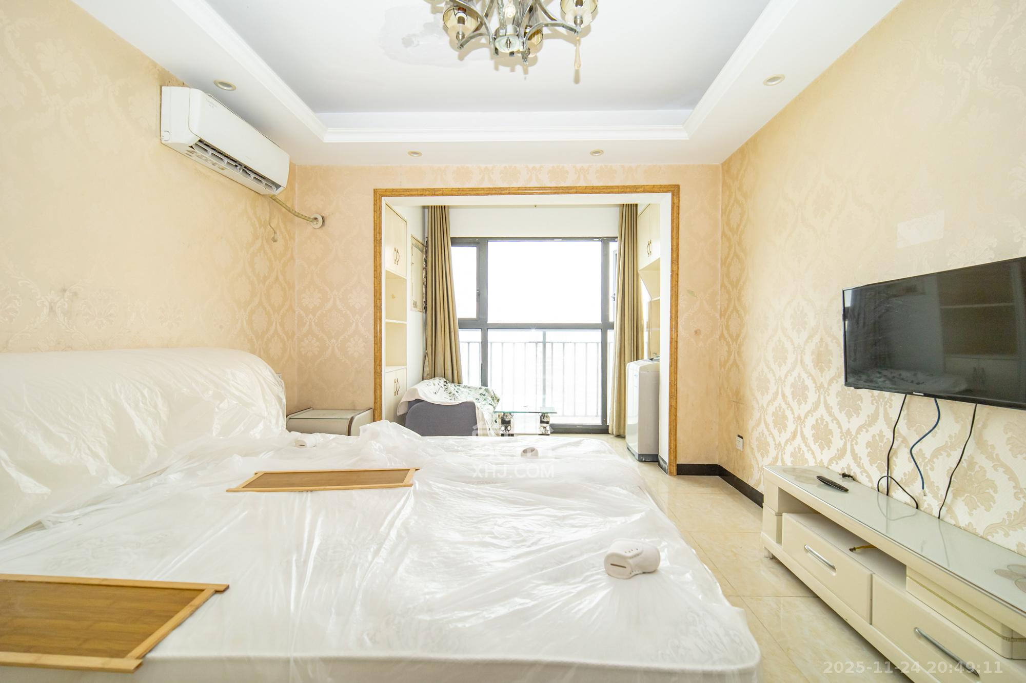 华润五彩城 1室1厅1卫 21.8万 华润五彩城 1室1厅1卫 21.8万客厅