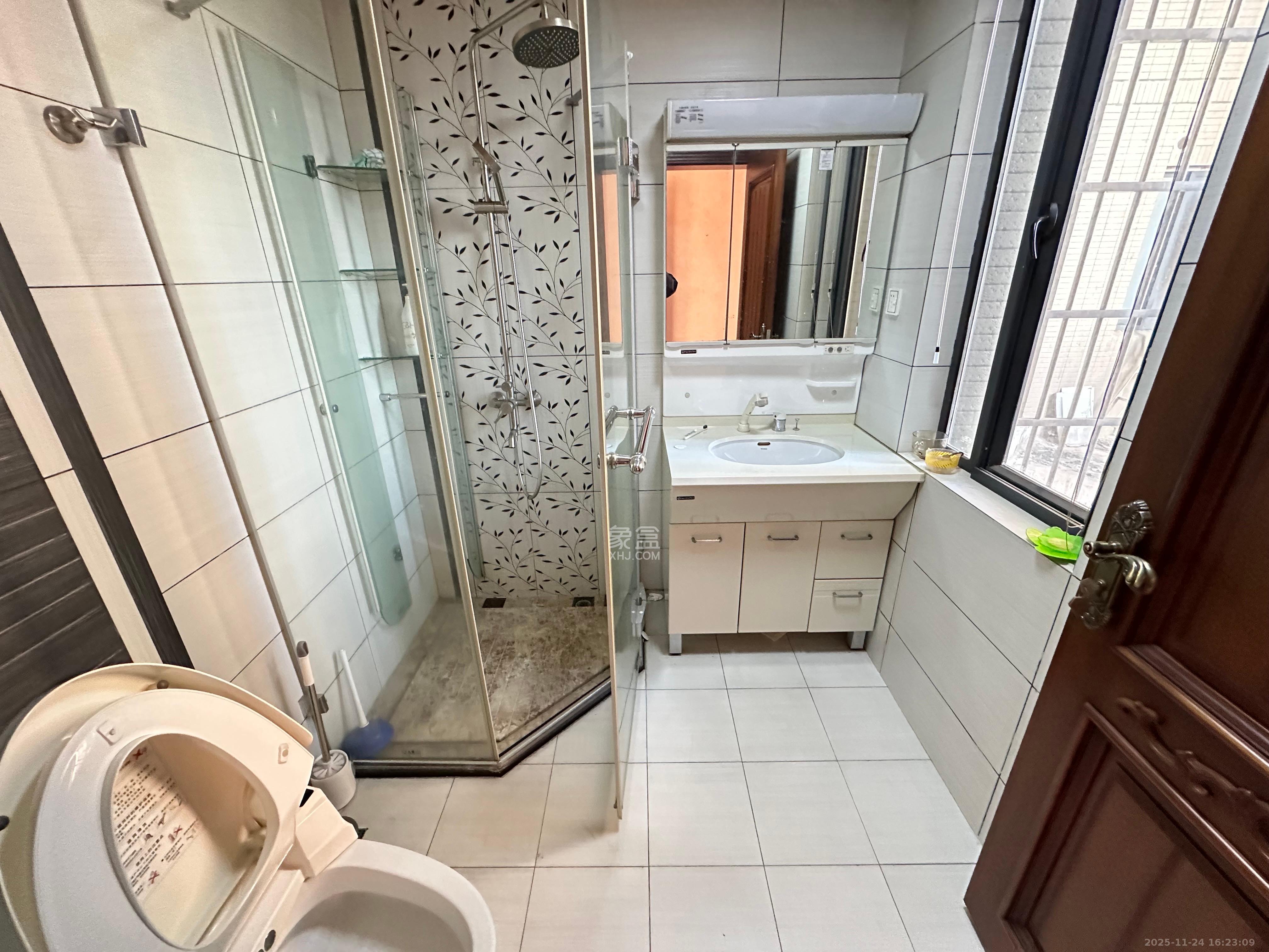 藏珑湖上国际花园  3室2厅2卫    4000.0元/月室内图