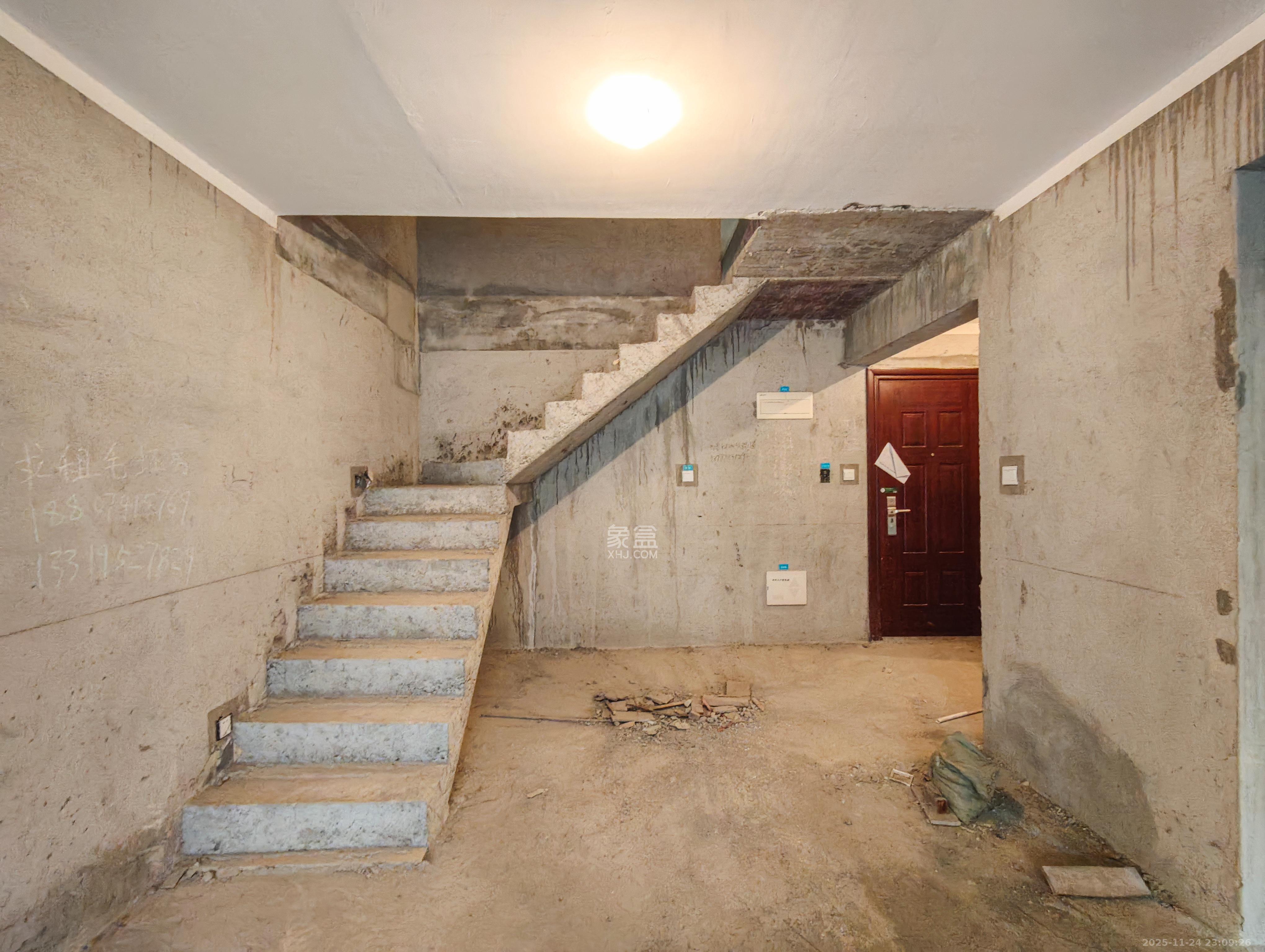 保利城（中航城国际社区、郡原美村）  4室2厅2卫    72.8万其他