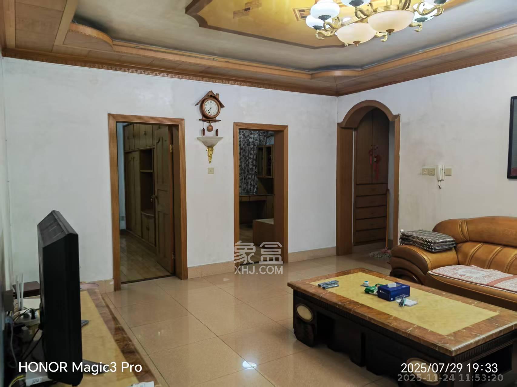 湘农桥社区  3室2厅2卫    2400.0元/月室内图