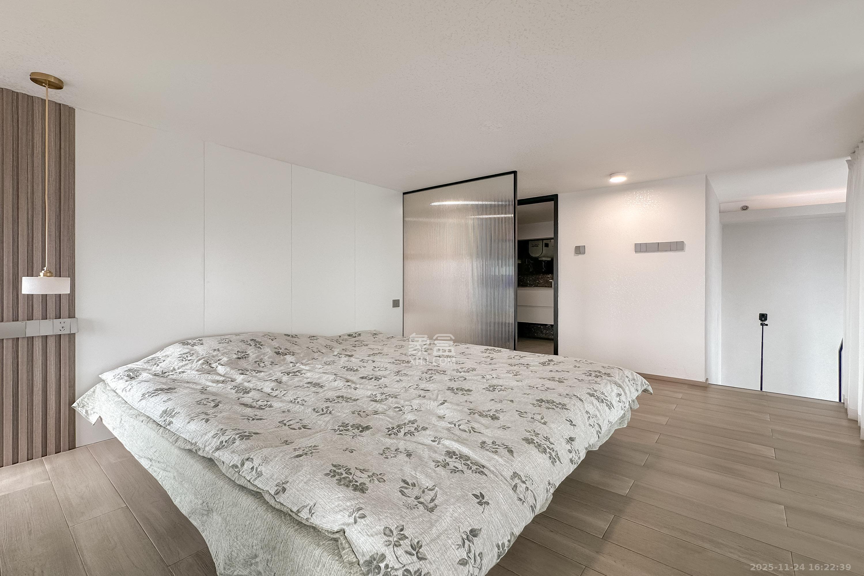 华远华时代  1室2厅2卫    126.0万卧室