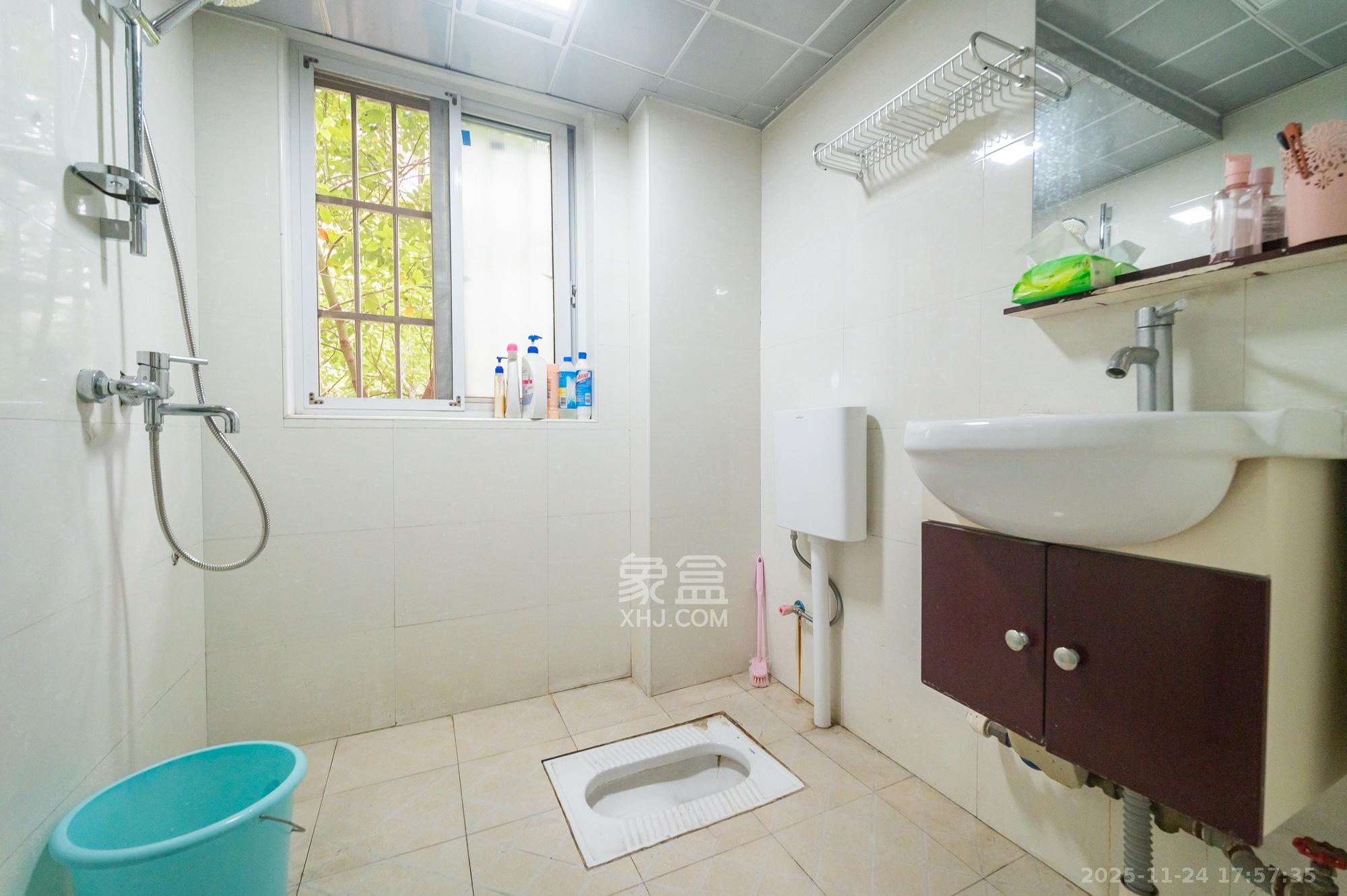 筑梦佳园  3室2厅1卫    49.0万卫生间