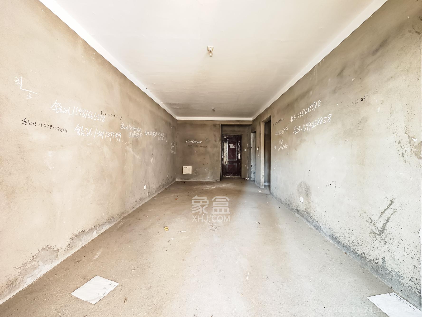 钱隆世家 2室2厅1卫 55.0万 钱隆世家 2室2厅1卫 55.0万客厅