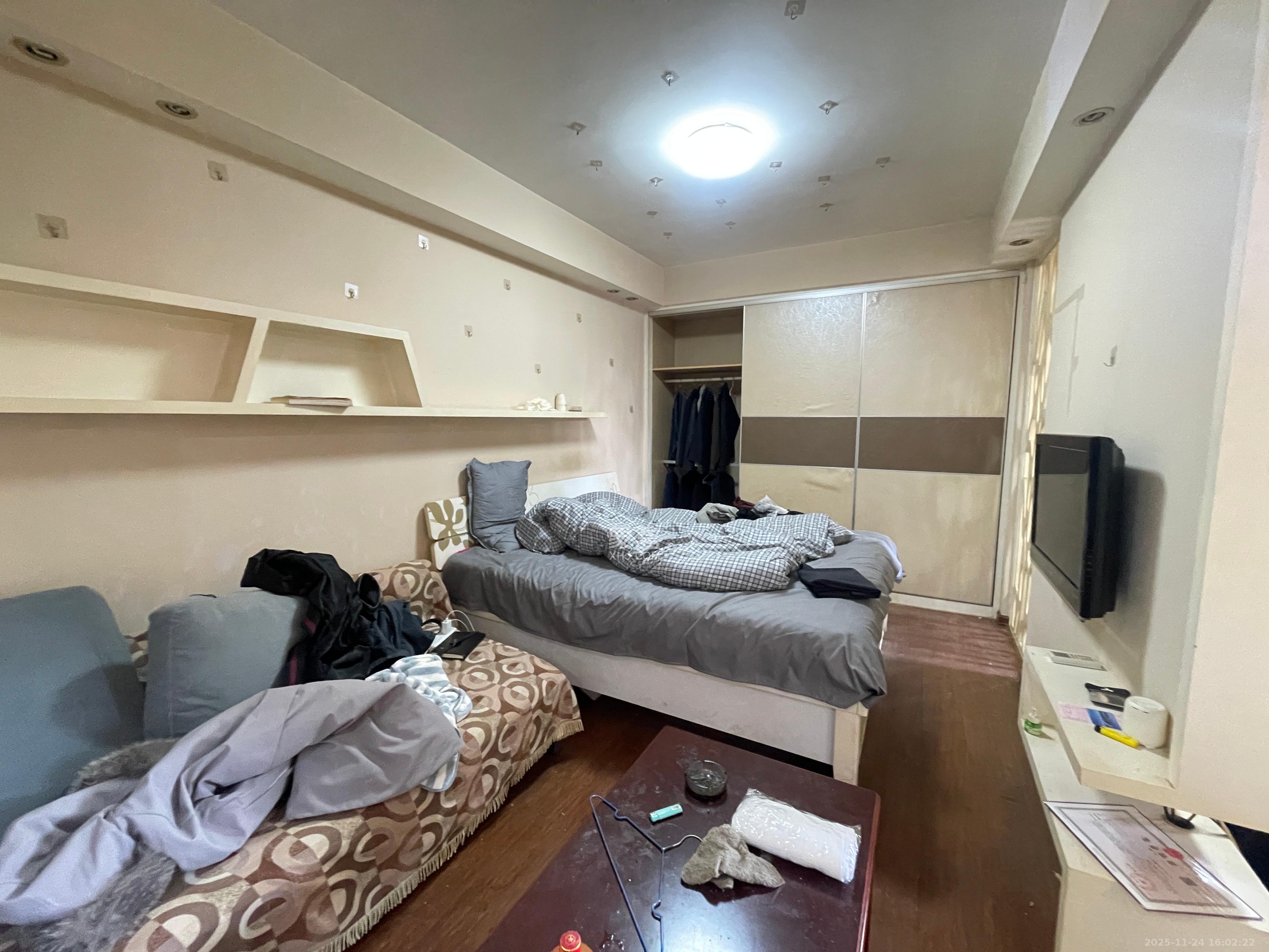 新芙蓉之都  1室1厅1卫    1600.0元/月