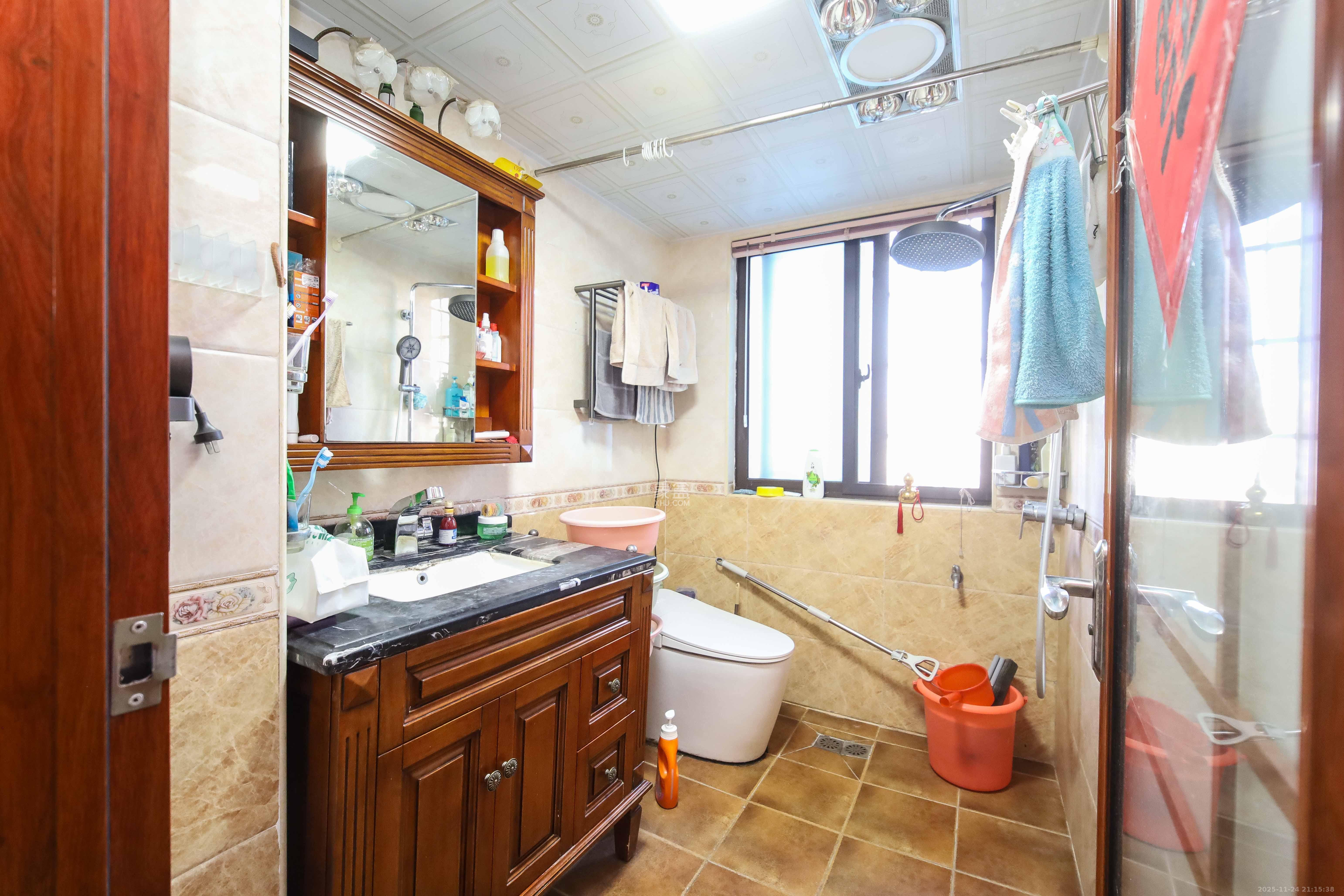 天下一家 3室2厅1卫 99.0万 天下一家 3室2厅1卫 99.0万卫生间