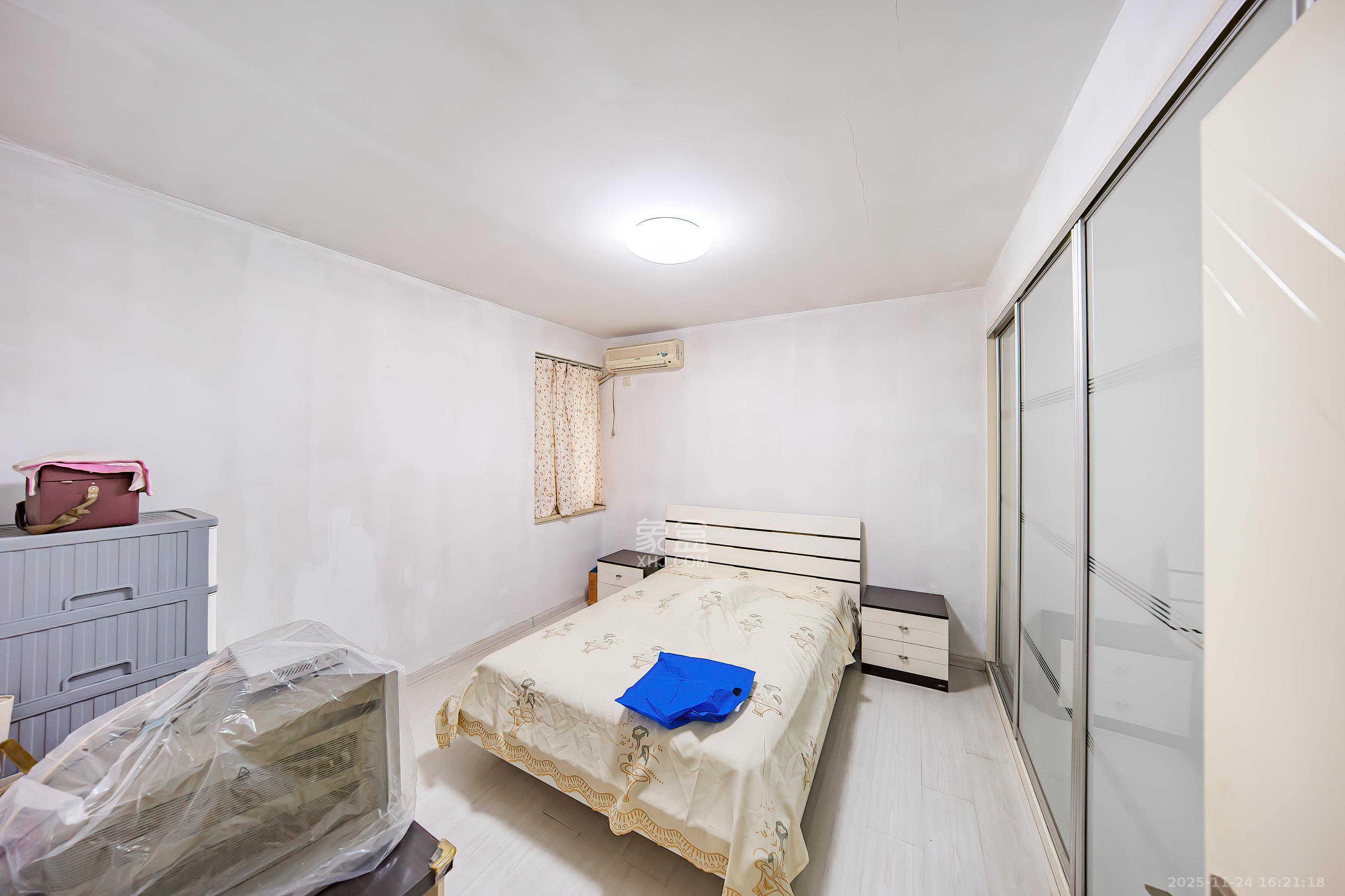 金帆小区 3室2厅2卫 79.8万 金帆小区 3室2厅2卫 79.8万卧室