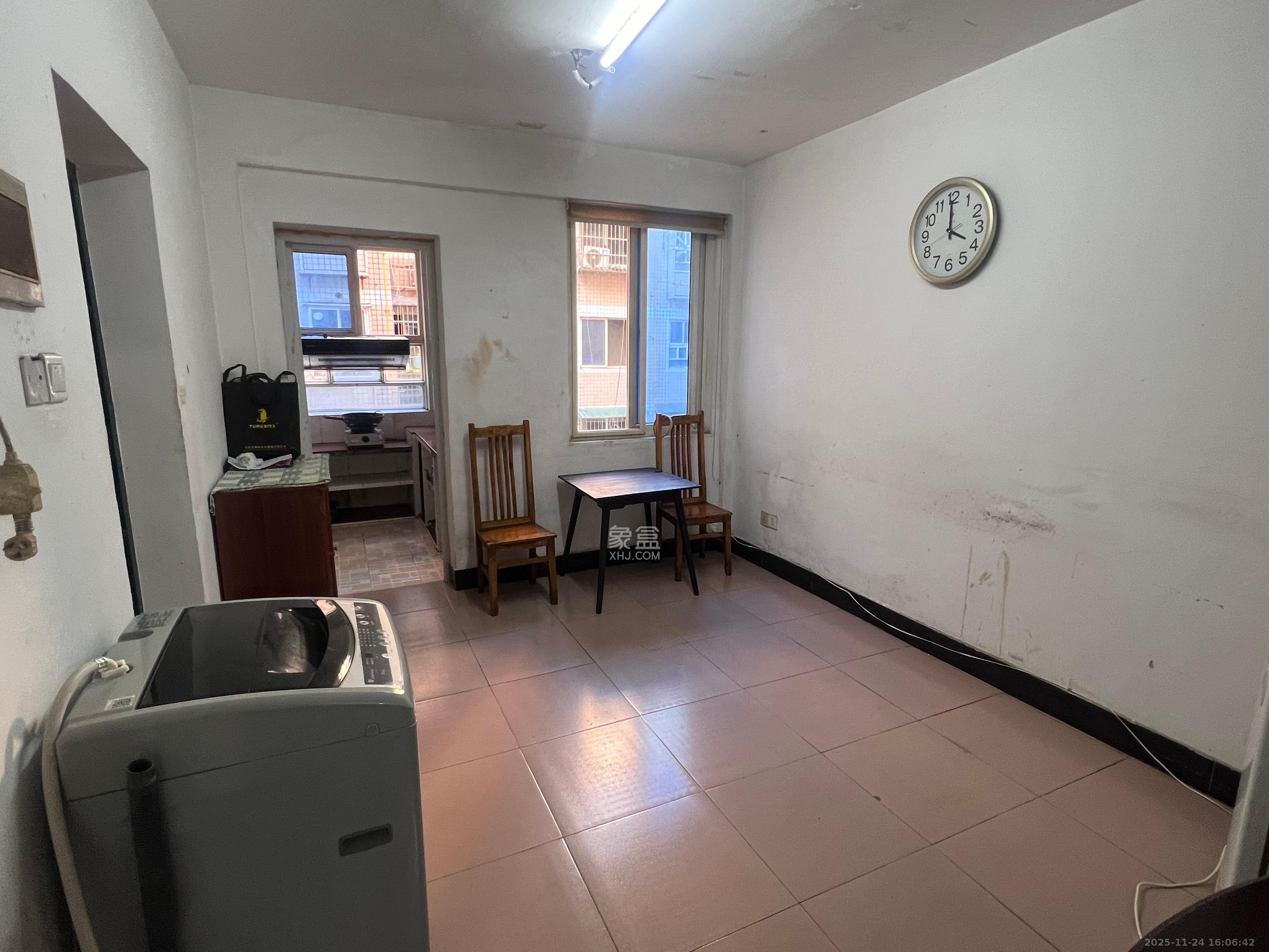 新世界商贸城  1室0厅0卫    1200.0元/月