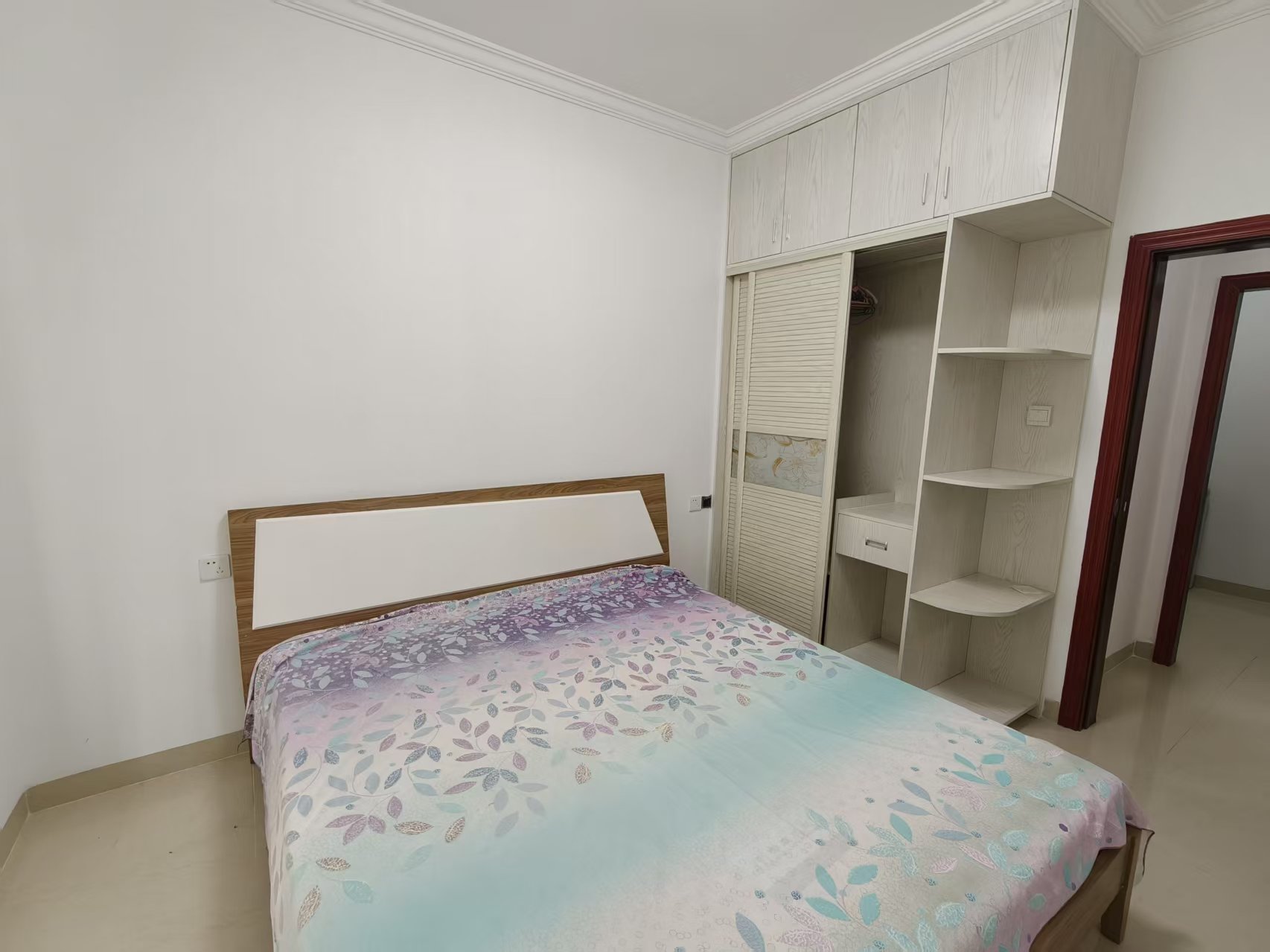 德盛华庭 3室2厅2卫 2300.0元/月 德盛华庭 3室2厅2卫 2300.0元/月室内图