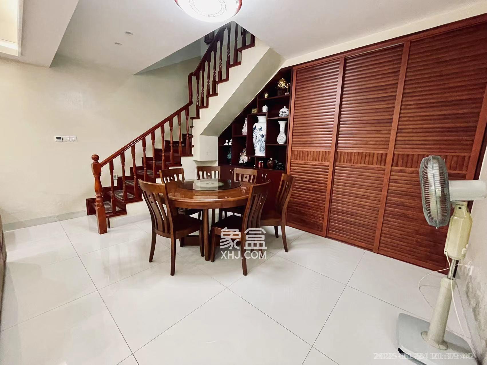 春满江南 4室2厅3卫 118.0万 春满江南 4室2厅3卫 118.0万客厅