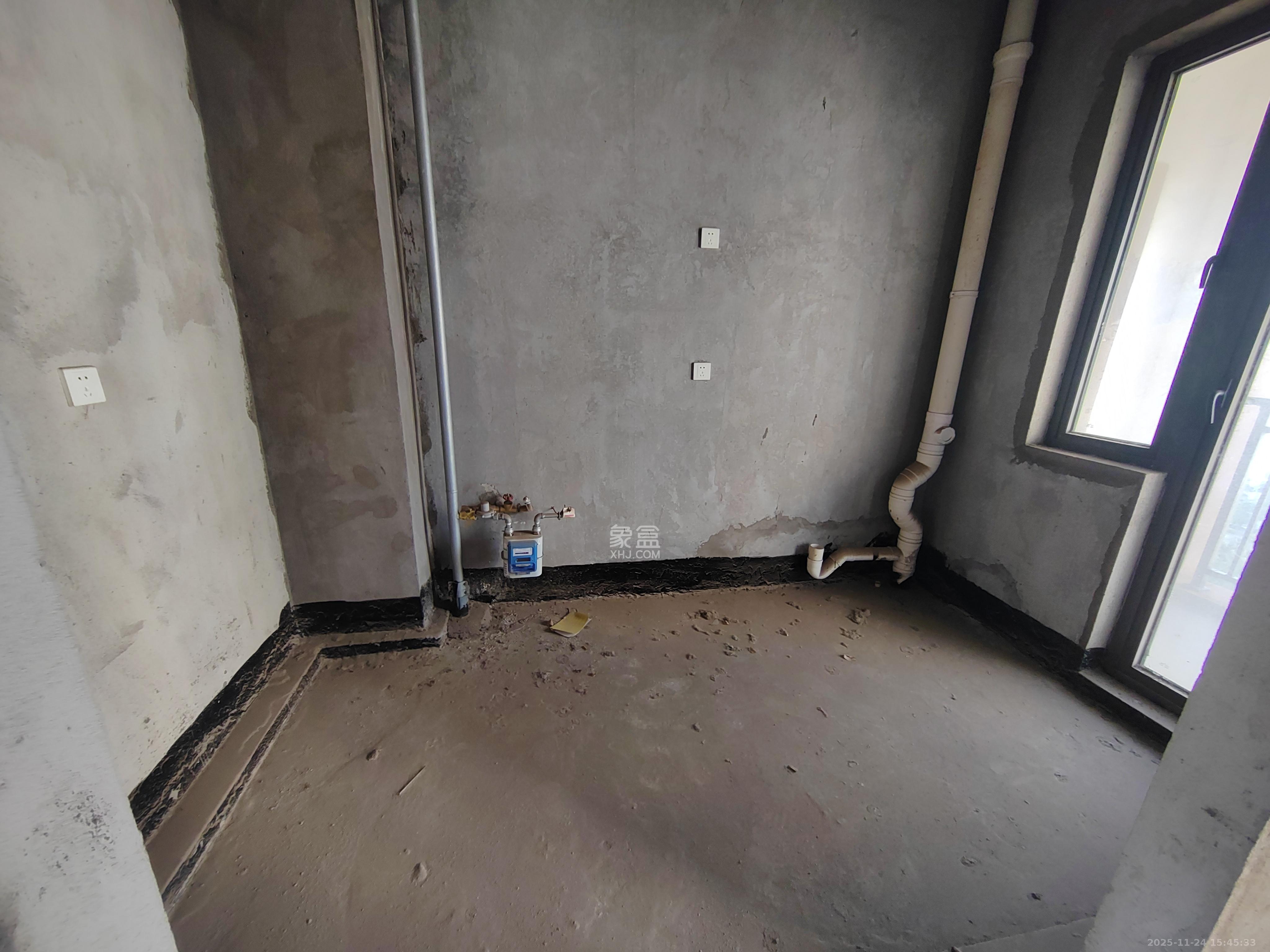 金侨城 4室2厅2卫 45.8万 金侨城 4室2厅2卫 45.8万客厅