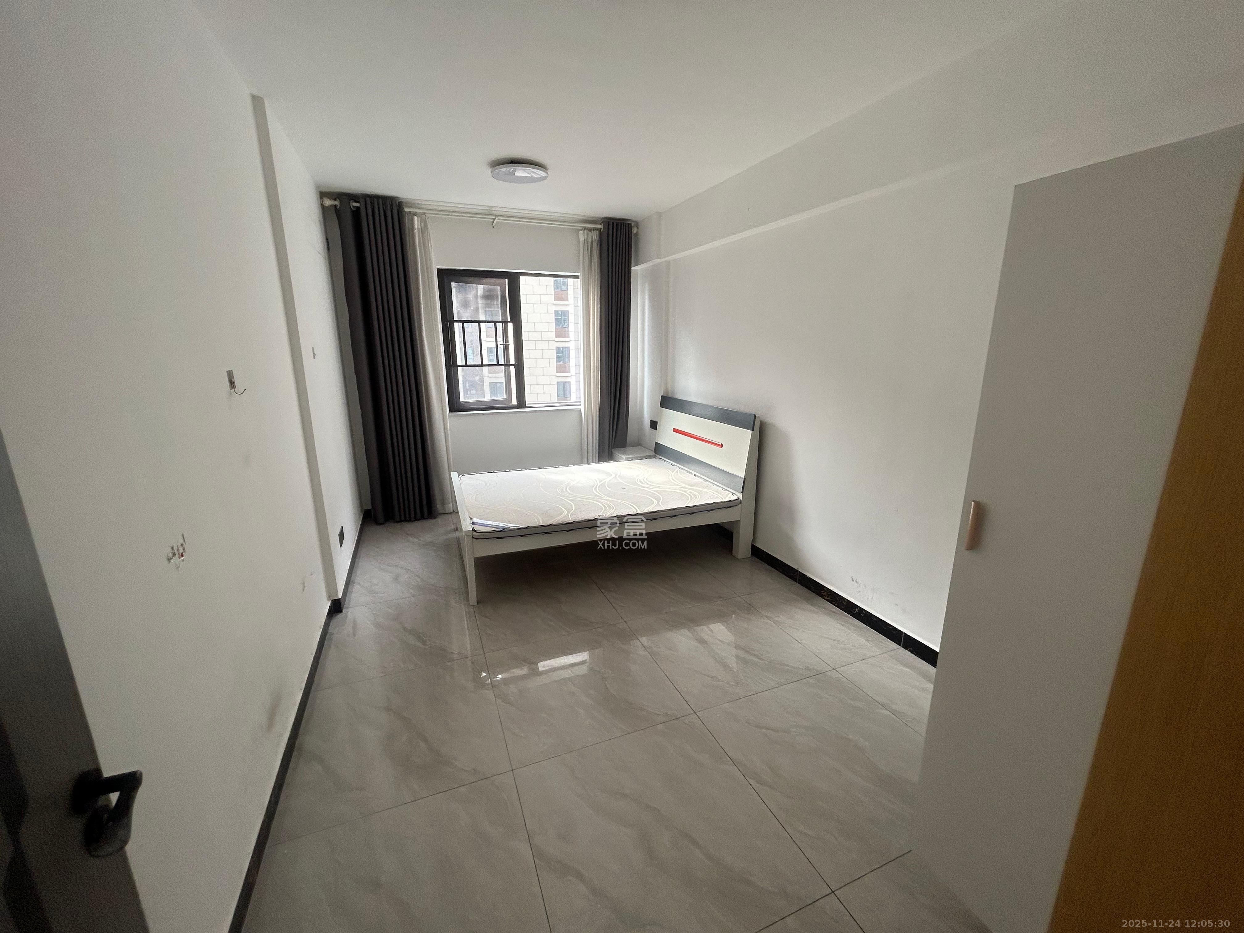 龙湖春江悦茗  4室2厅2卫    3500.0元/月室内图