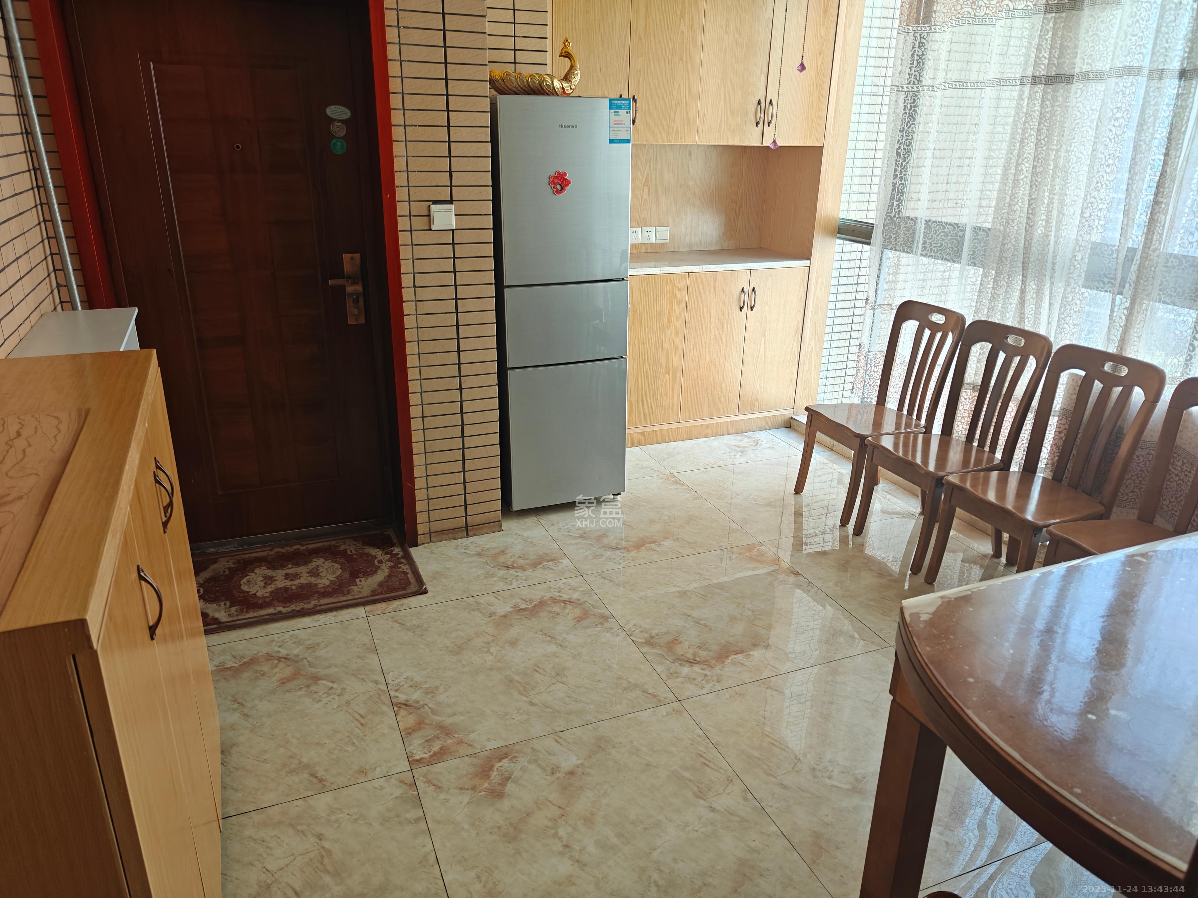 新城新世界一二三期  4室2厅2卫    2800.0元/月室内图