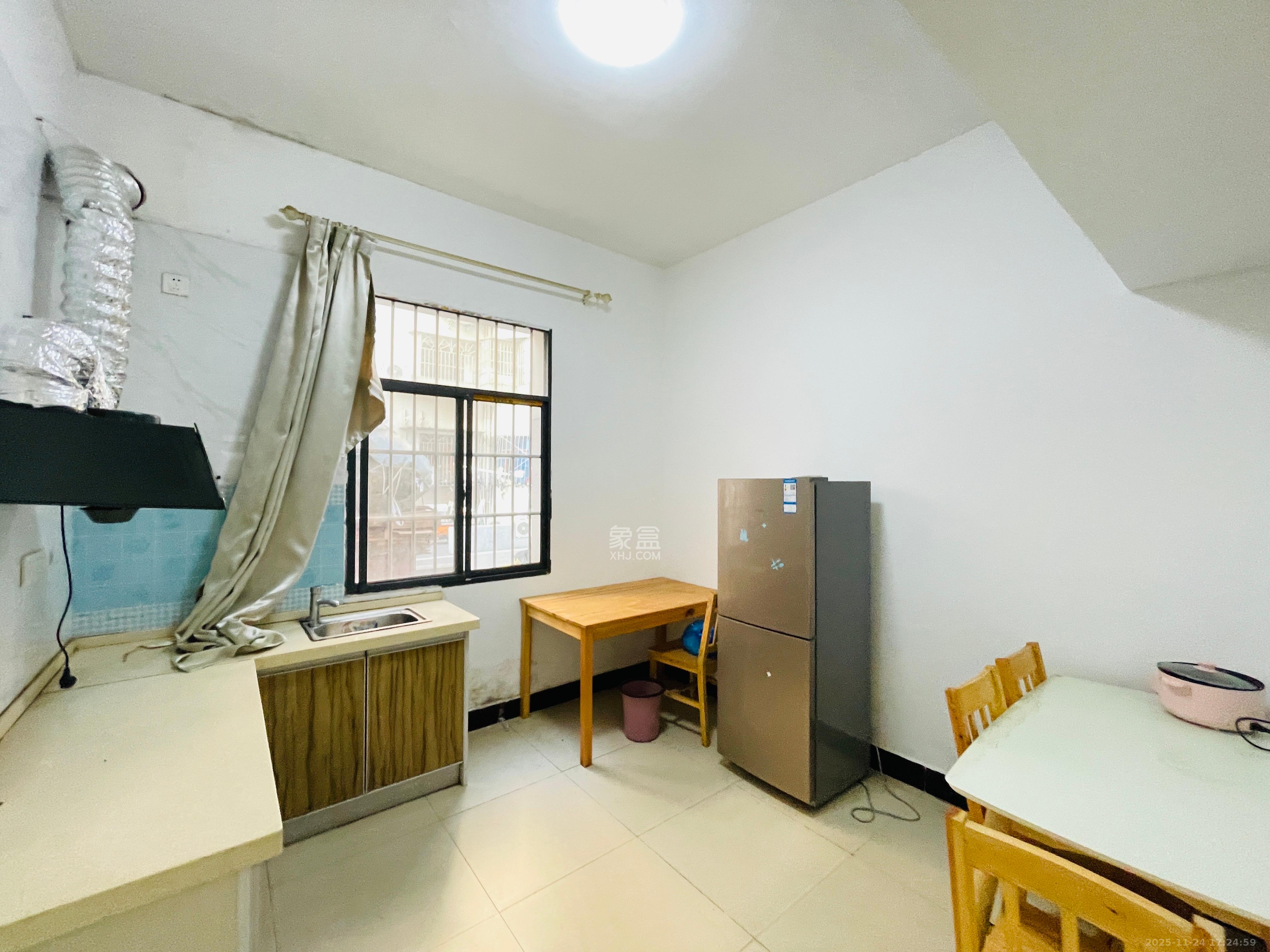 复兴街(陈家巷)散盘 1室0厅1卫 1300.0元/月 复兴街(陈家巷)散盘 1室0厅1卫 1300.0元/月室内图