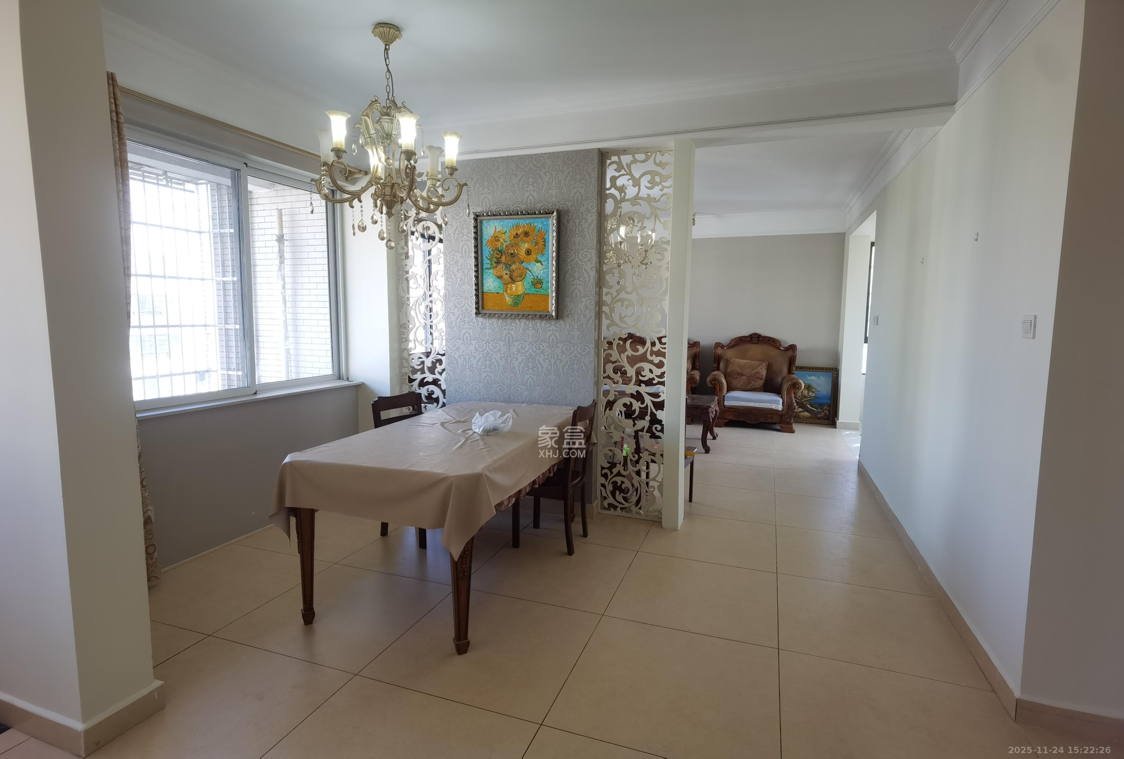 华银天际  4室2厅2卫    2300.0元/月