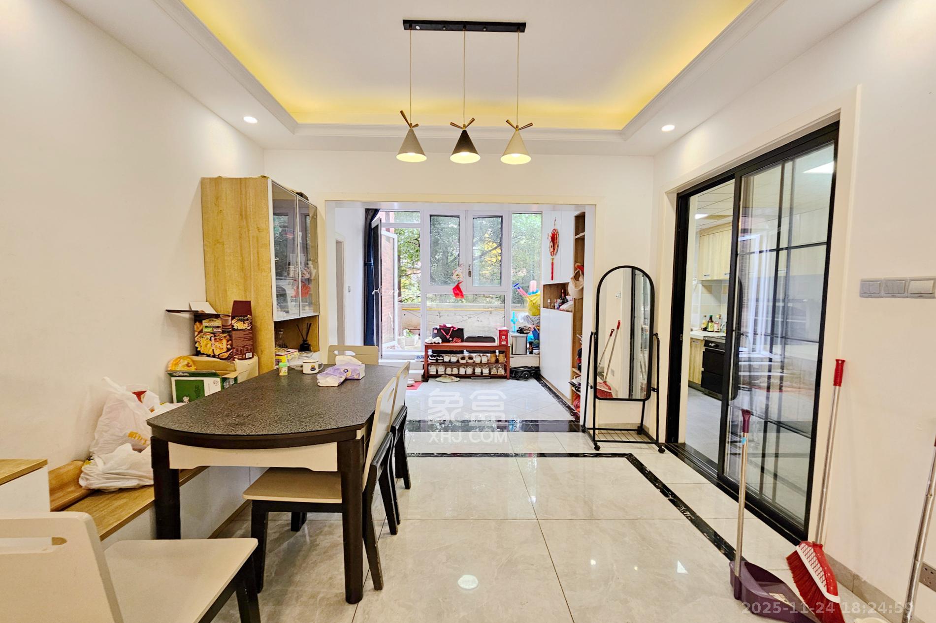 茂华国际湘 3室2厅2卫 150.0万 茂华国际湘 3室2厅2卫 150.0万客厅