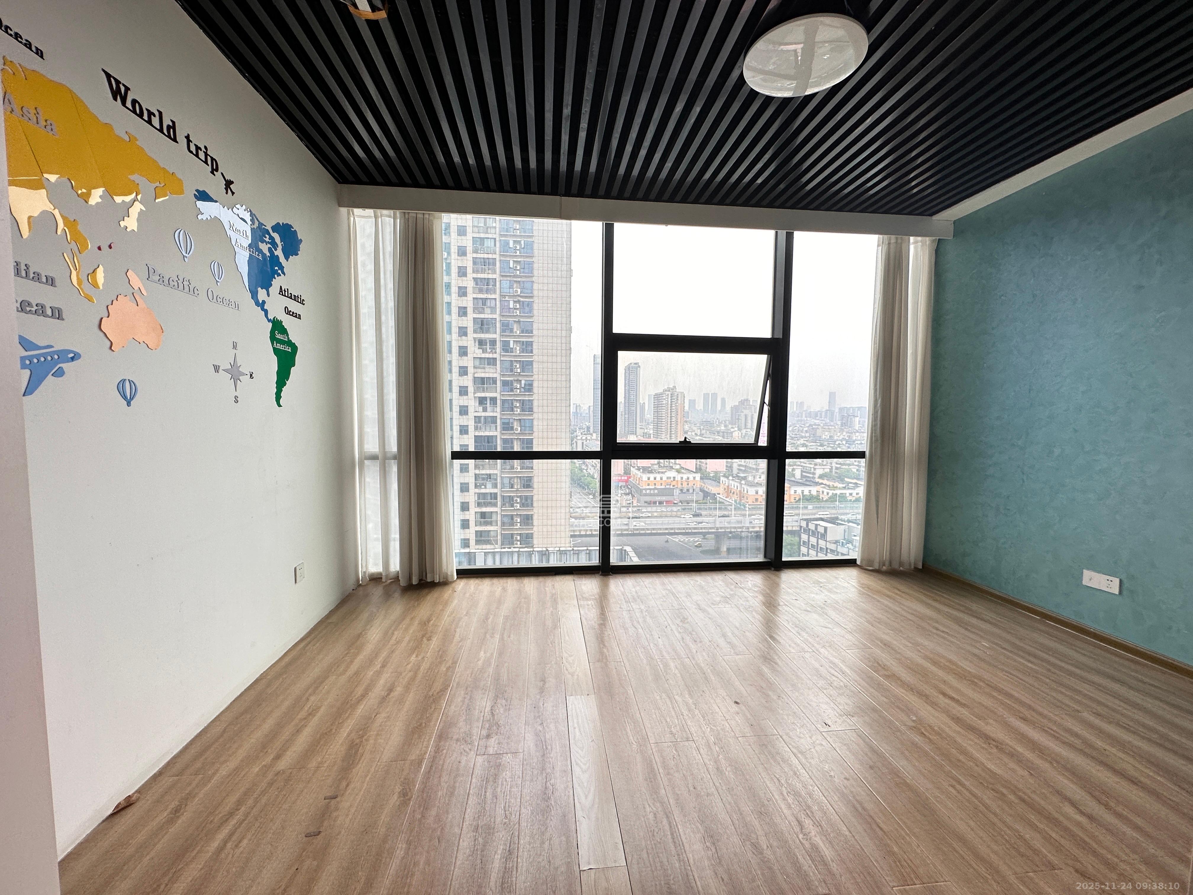 东盈商业广场（华泉城市广场）   100.0㎡      4500.0元/月