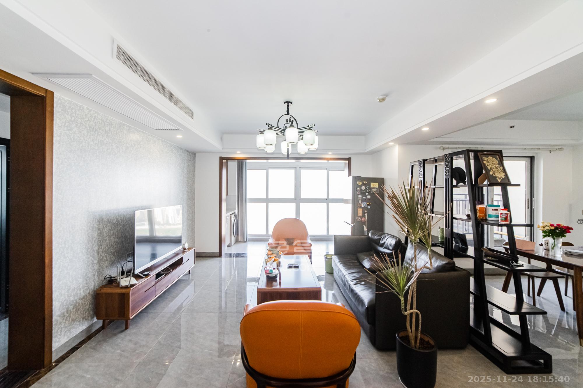 北辰三角洲C2区 3室2厅2卫 248.0万 北辰三角洲C2区 3室2厅2卫 248.0万客厅