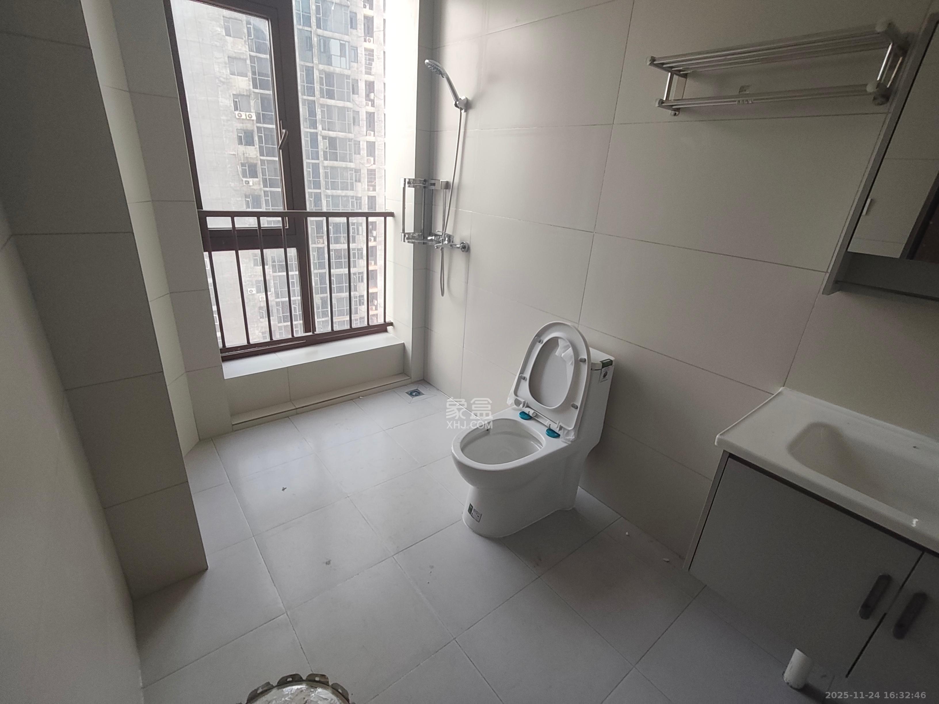 富兴时代御城  4室2厅2卫    7800.0元/月室内图