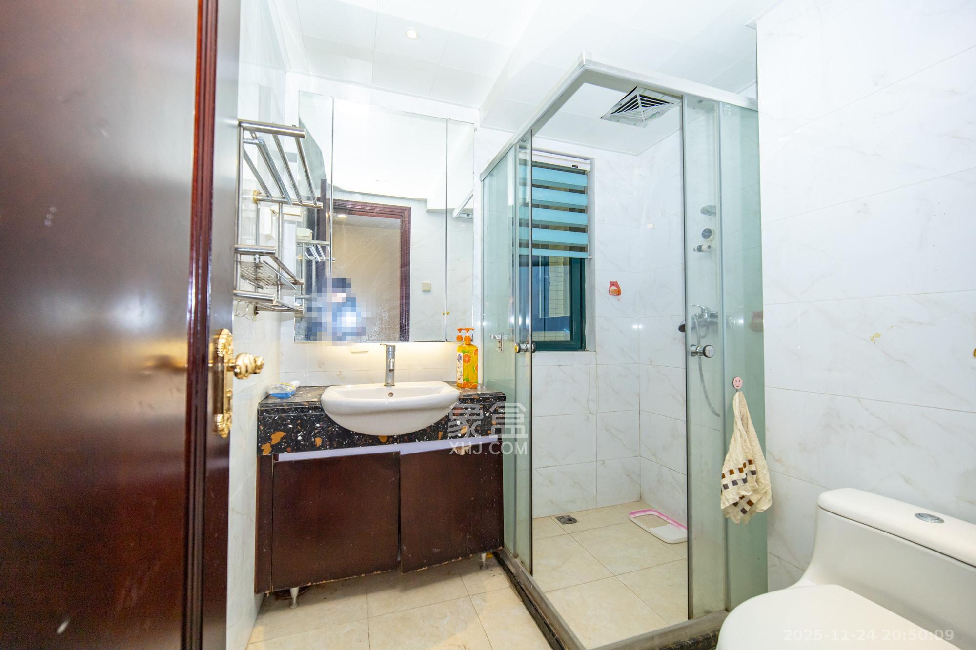 恒大翡翠华庭 3室2厅1卫 78.5万 恒大翡翠华庭 3室2厅1卫 78.5万卫生间