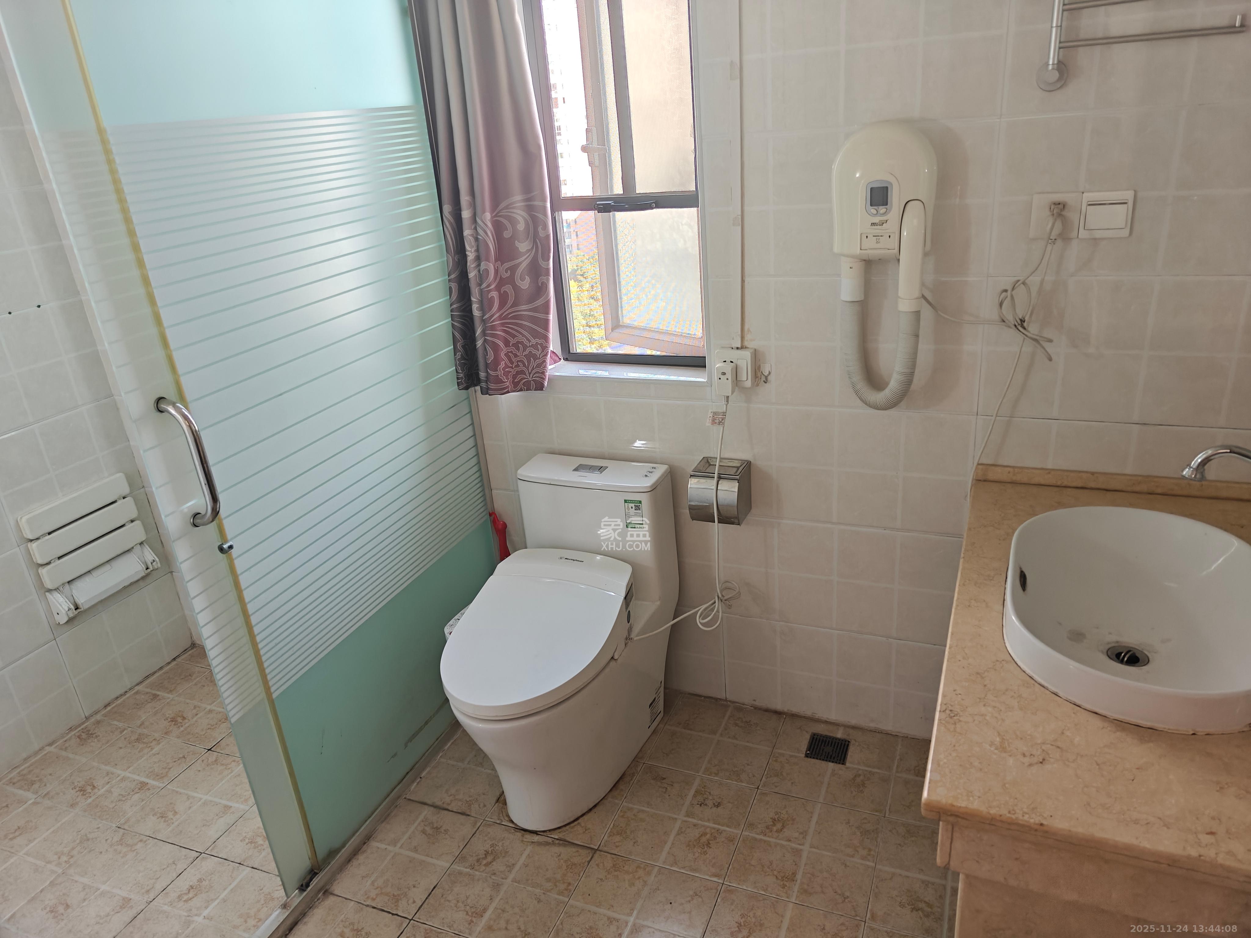 新城新世界一二三期  4室2厅2卫    2800.0元/月室内图