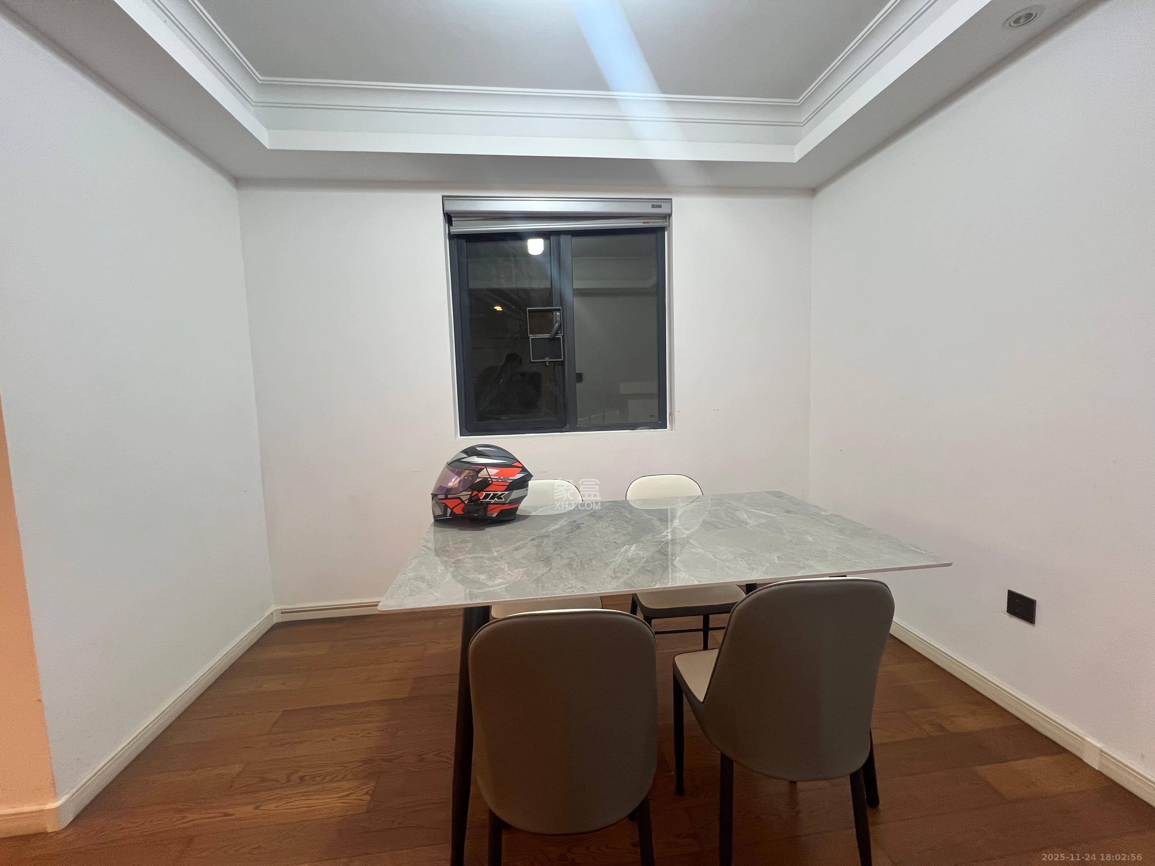 万科魅力之城锋镜里  4室2厅2卫    3200.0元/月室内图