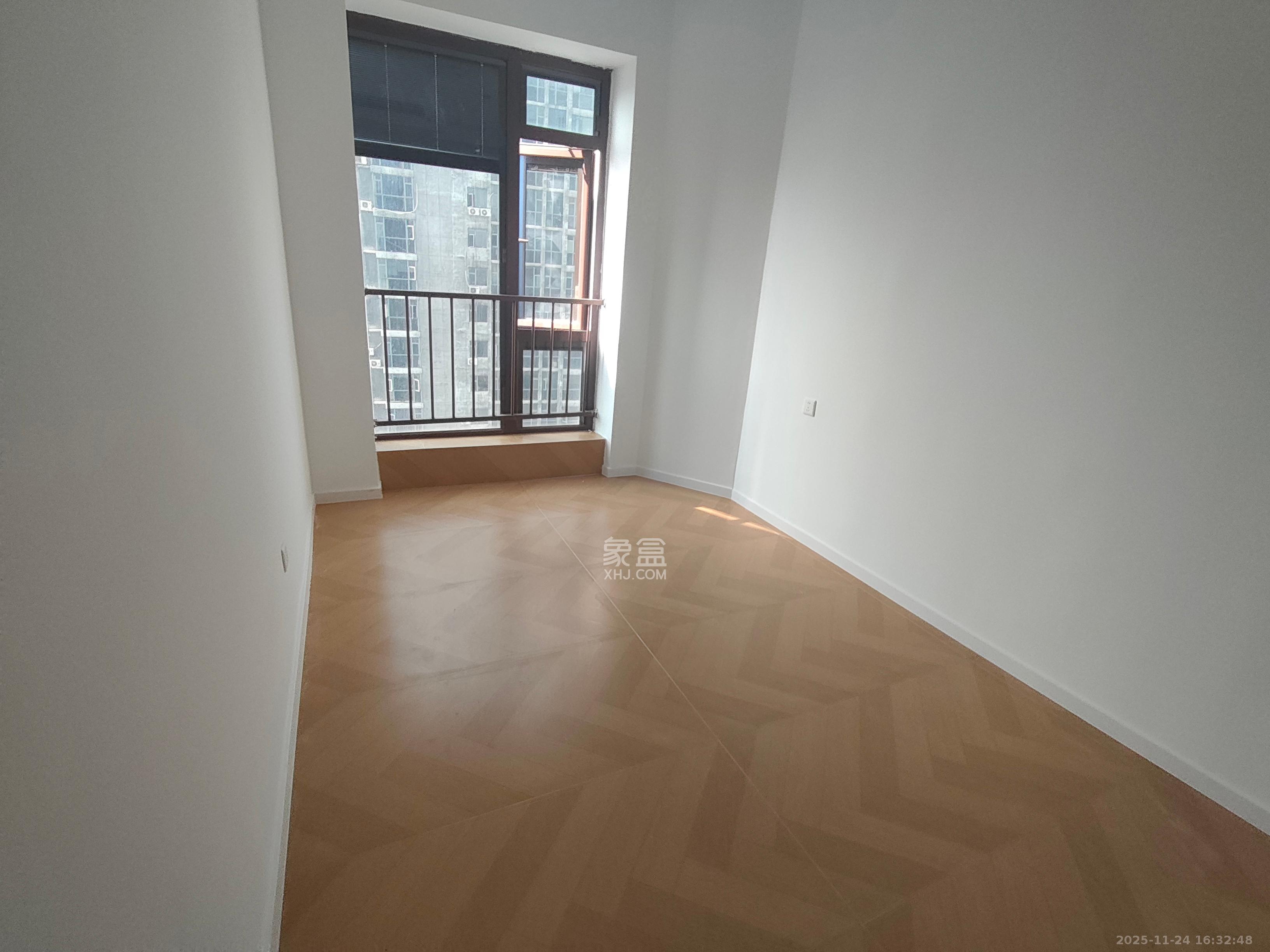 富兴时代御城  4室2厅2卫    7800.0元/月室内图