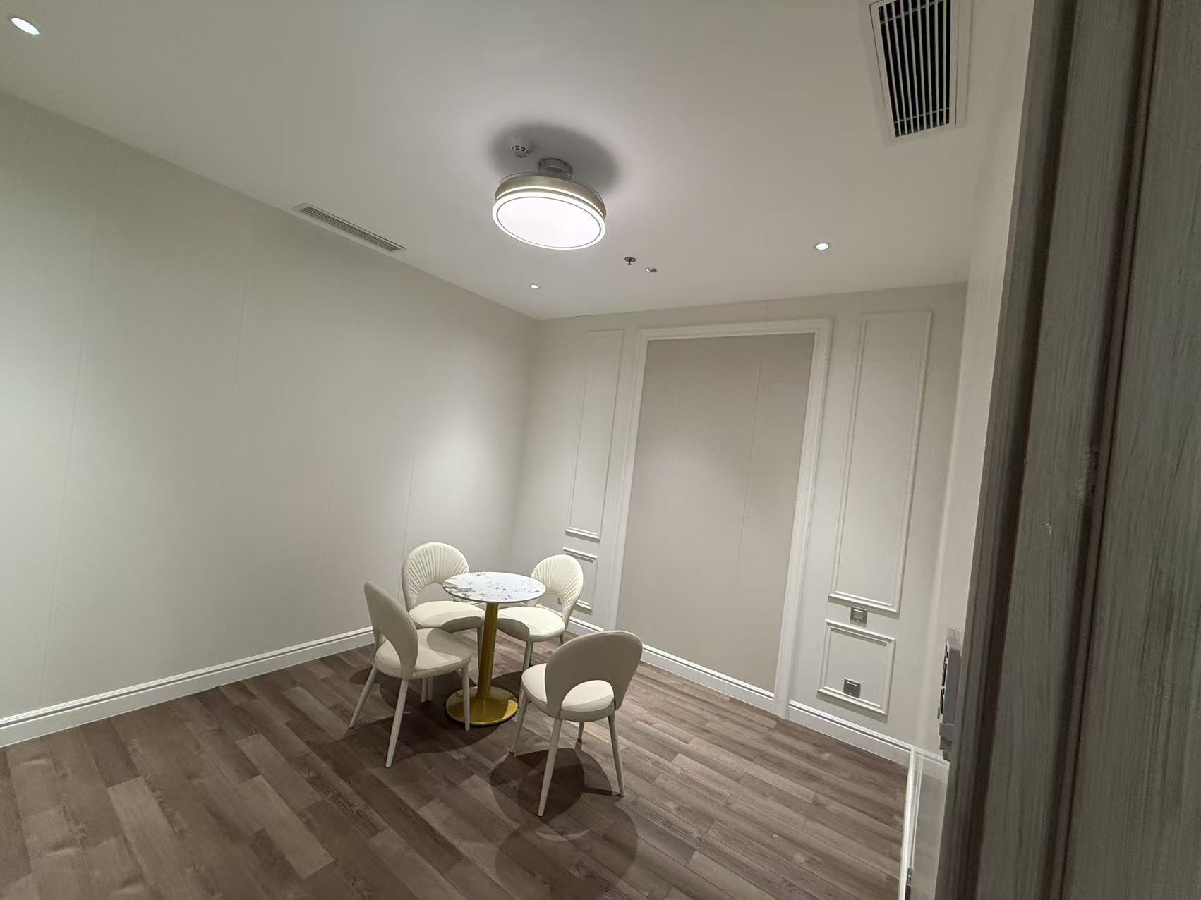 置地东方广场   125.0㎡      7500.0元/月室内图