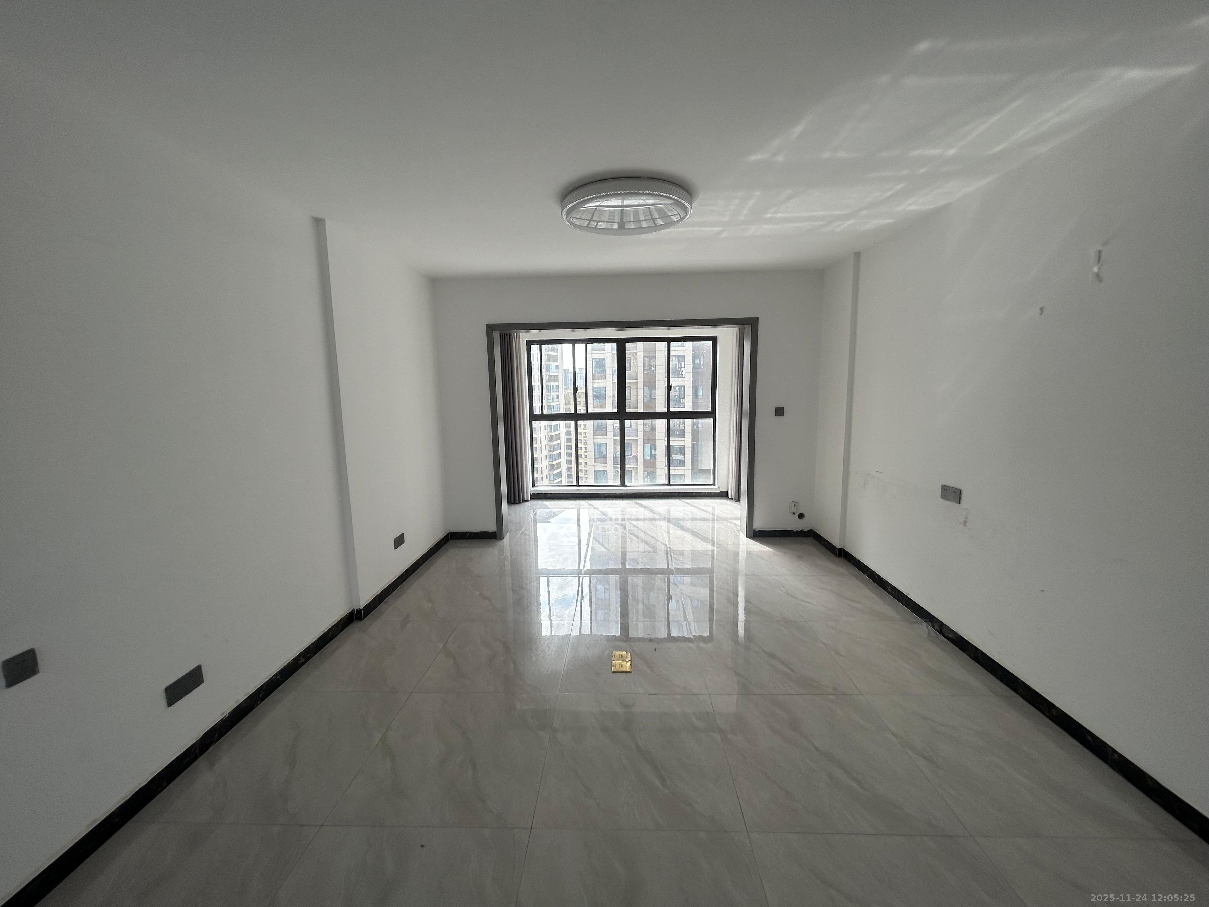 龙湖春江悦茗  4室2厅2卫    3500.0元/月