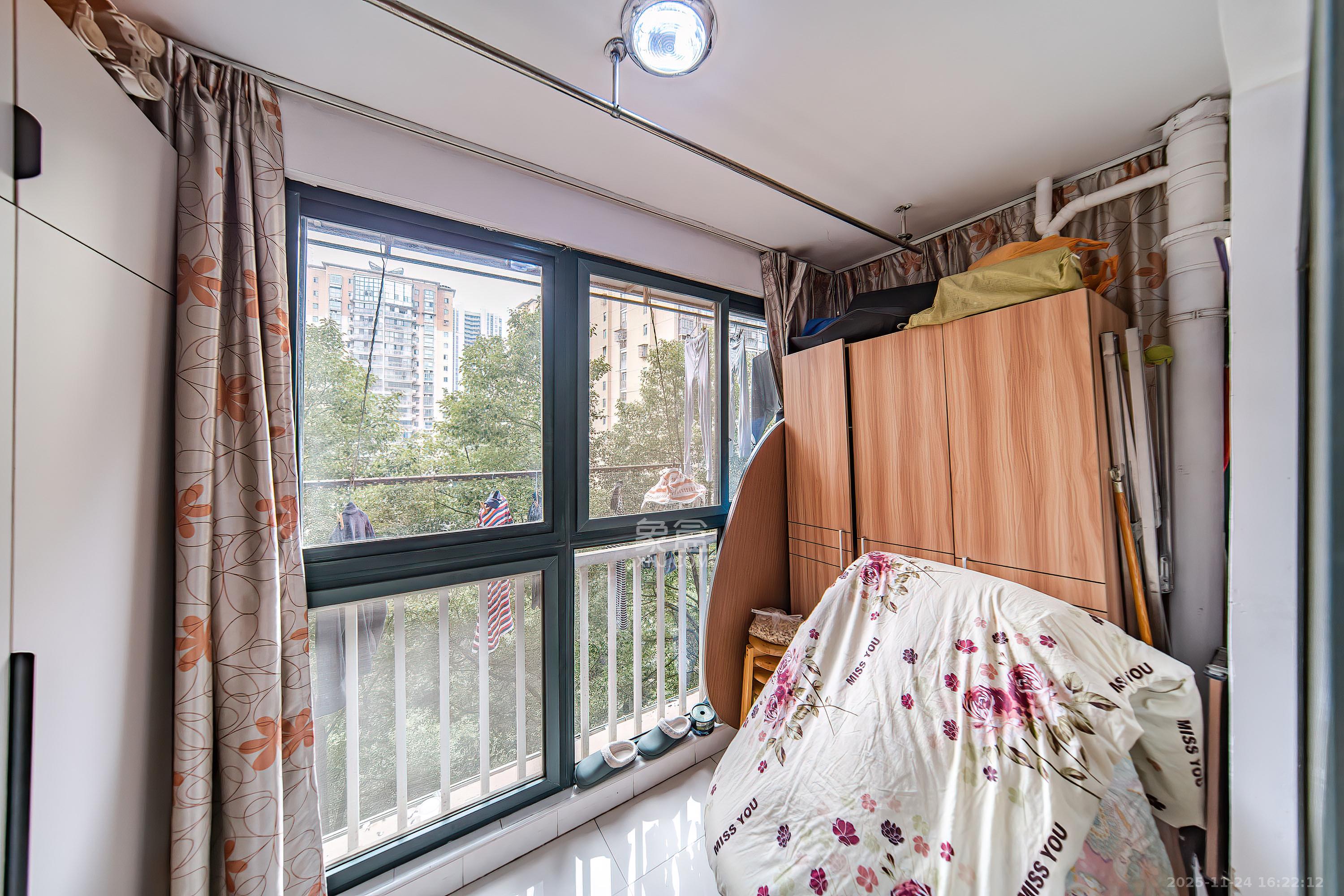 佳阳悦景馨都 3室2厅2卫 88.0万 佳阳悦景馨都 3室2厅2卫 88.0万阳台