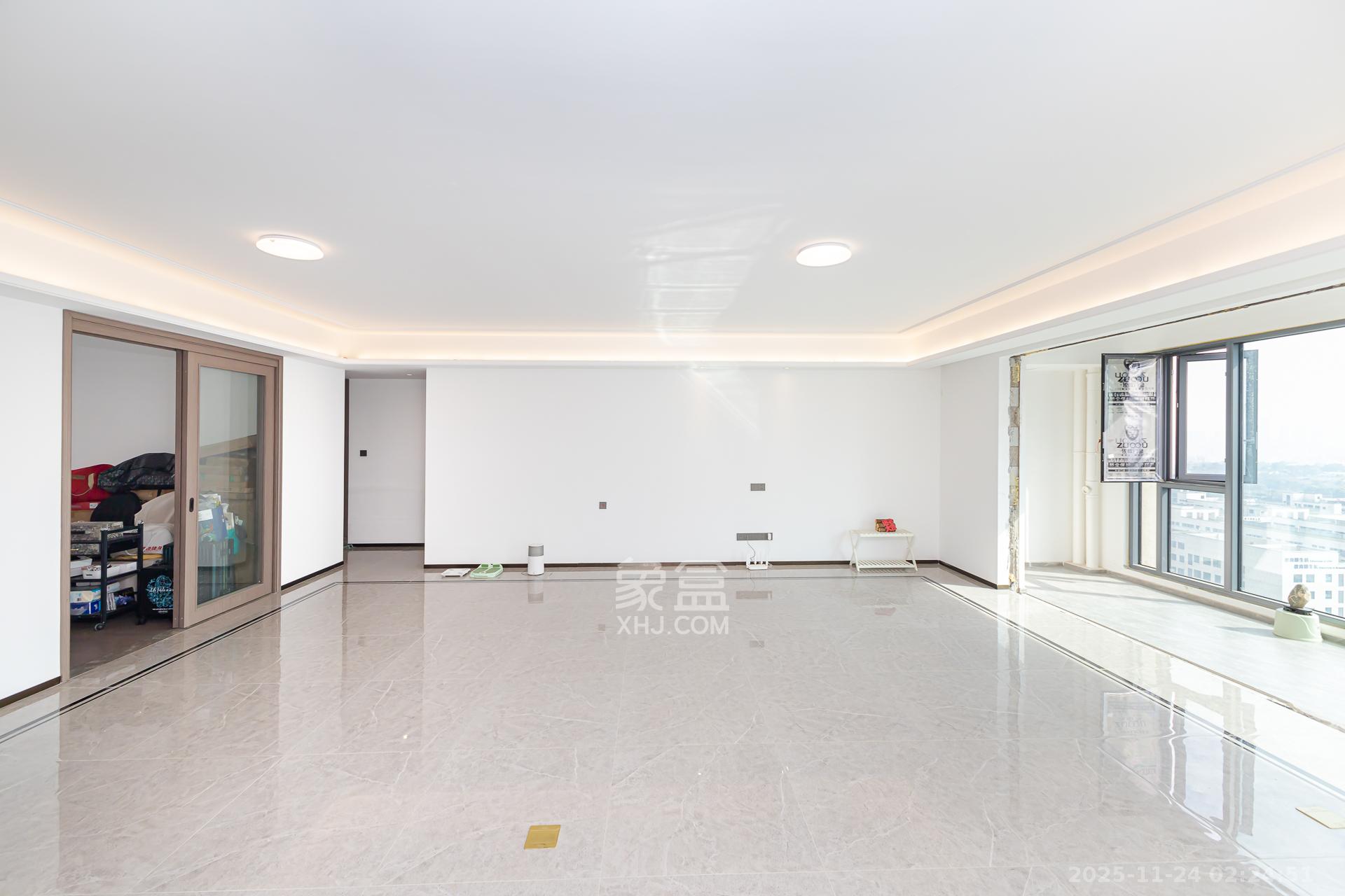 时代建发和著 4室2厅3卫 265.0万 时代建发和著 4室2厅3卫 265.0万客厅