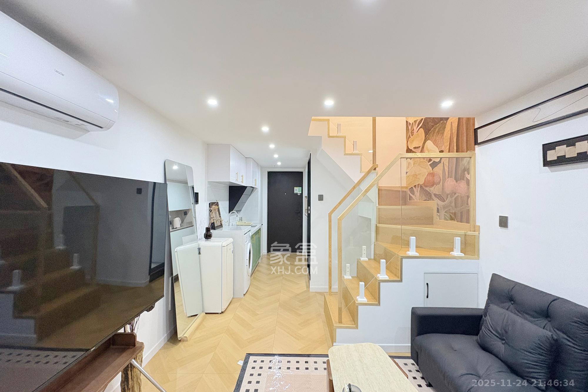 华润置地中心  2室1厅1卫    60.0万客厅