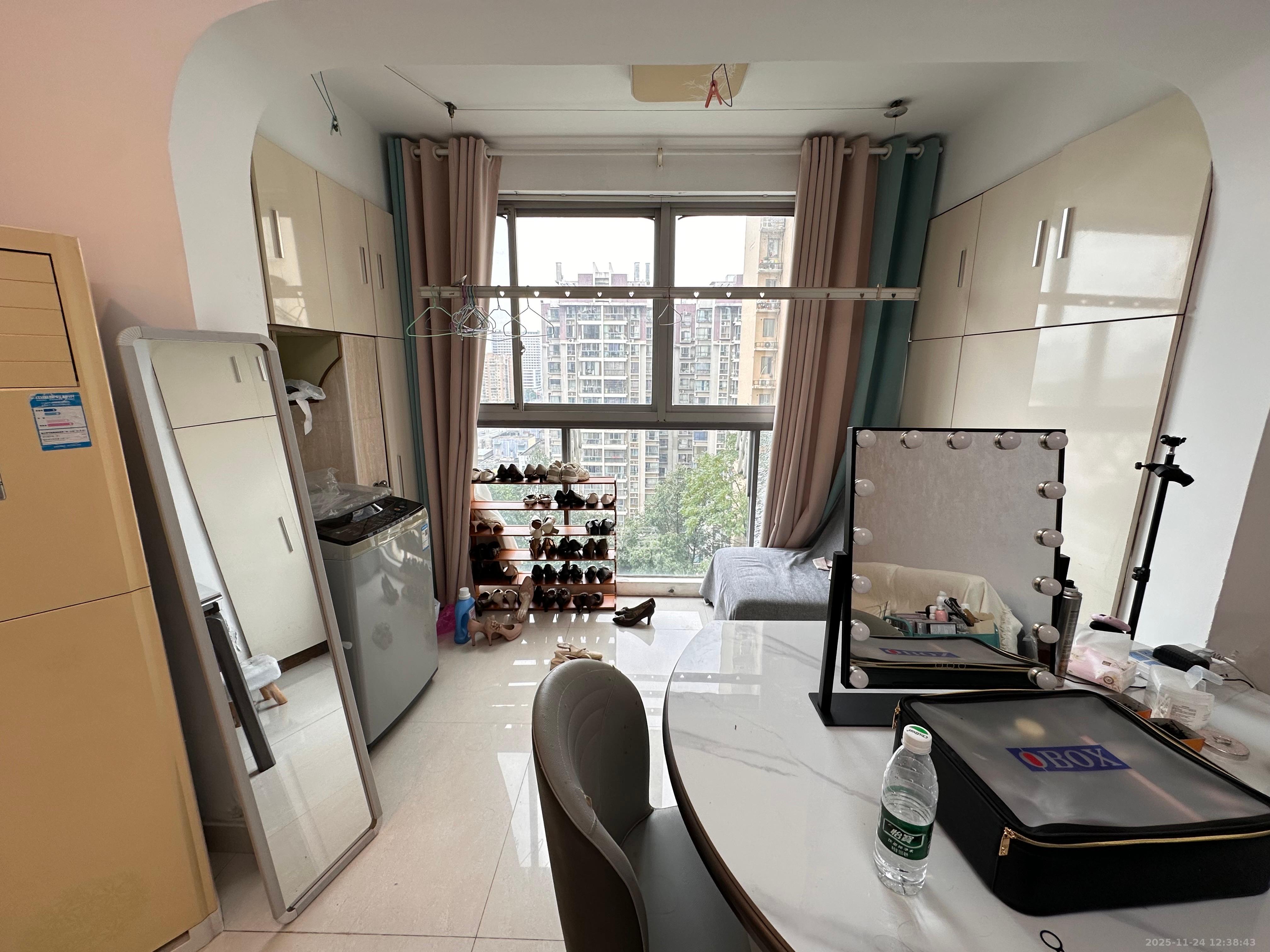 银港水晶城 2室1厅1卫 2600.0元/月 银港水晶城 2室1厅1卫 2600.0元/月室内图