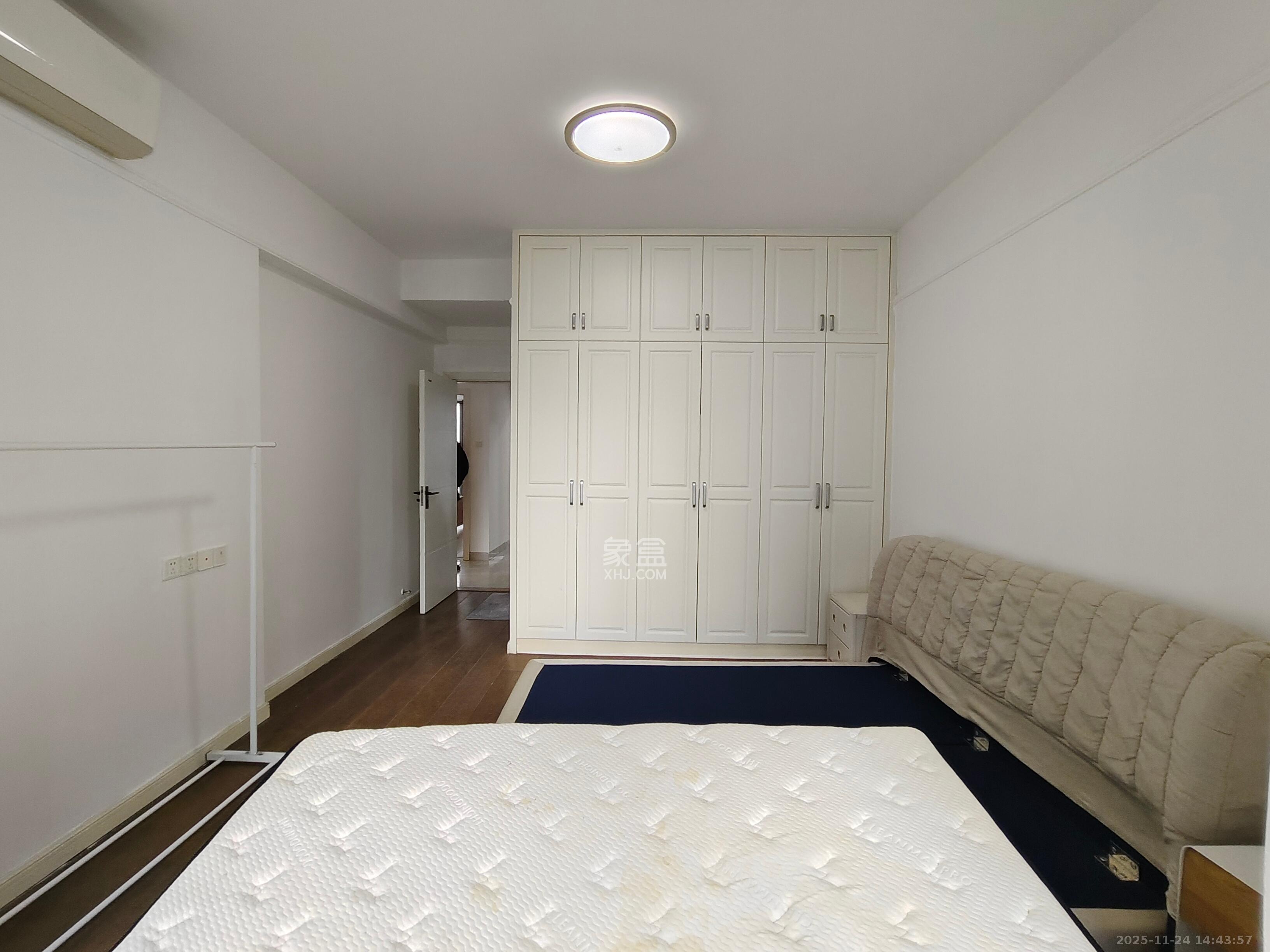 银港水晶城 3室2厅2卫 2800.0元/月 银港水晶城 3室2厅2卫 2800.0元/月室内图