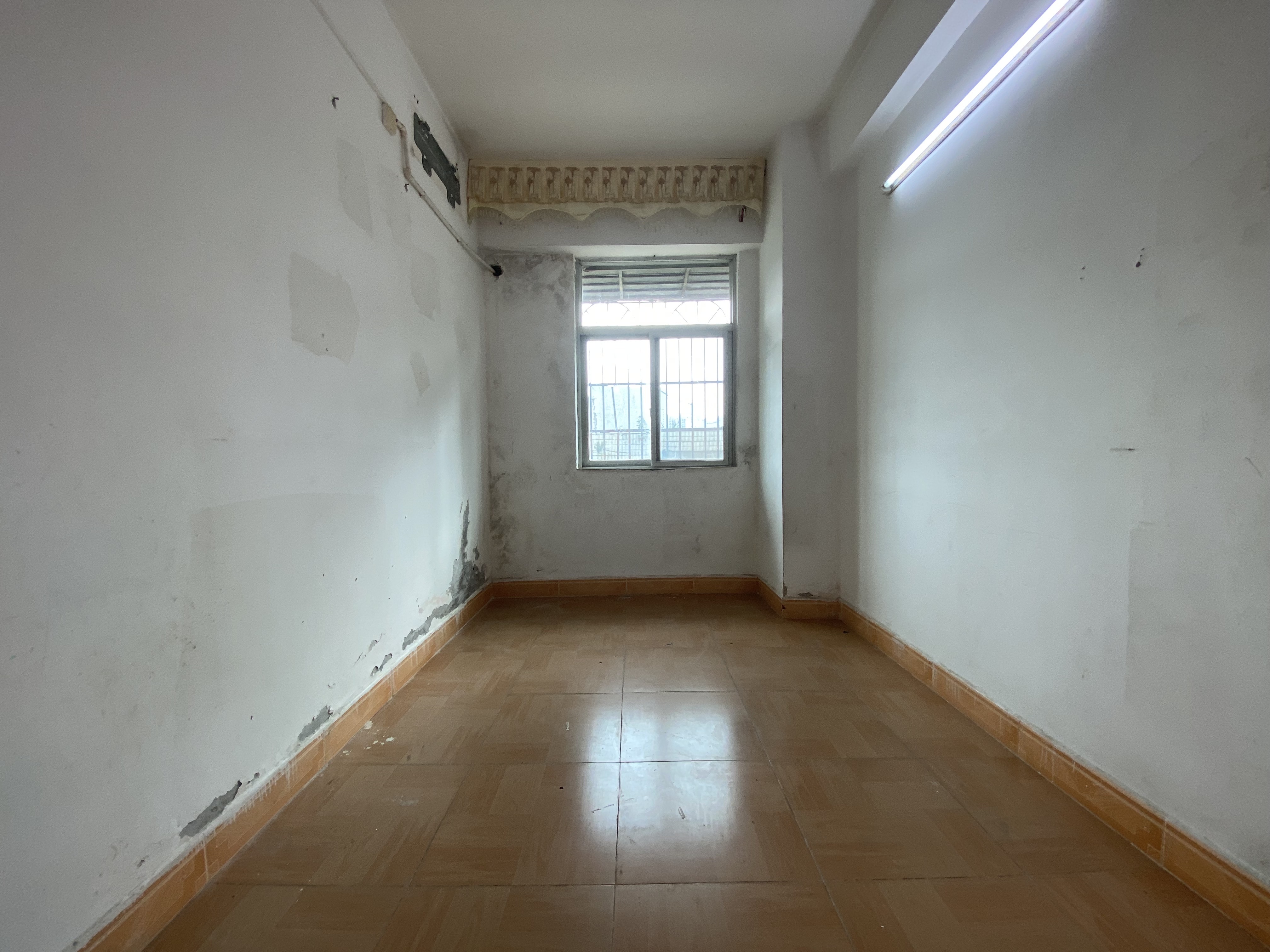 富骅大厦 3室2厅2卫 73.0万 富骅大厦 3室2厅2卫 73.0万客厅