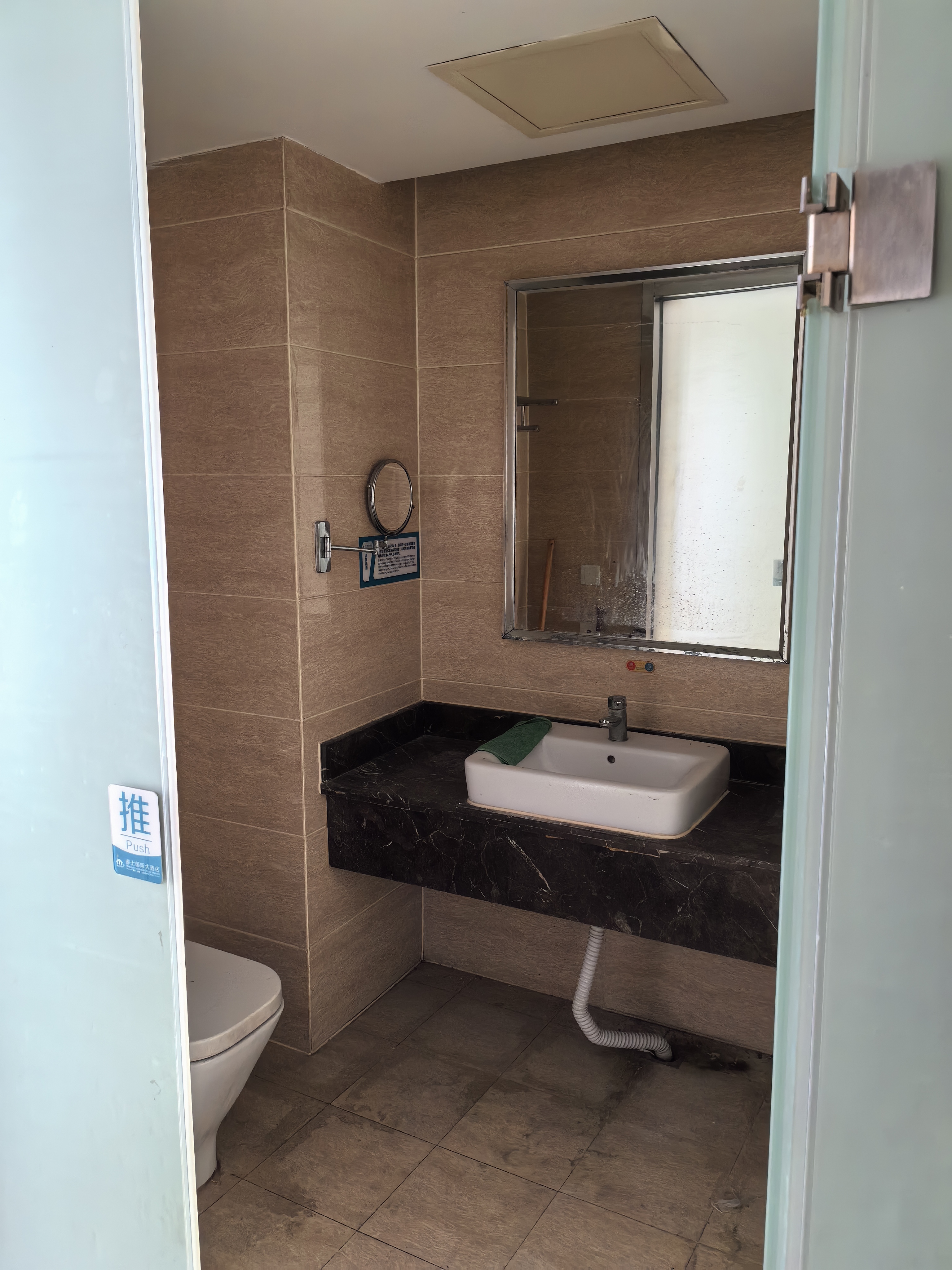 财智公馆大厦（瑞士国际酒店）  1室1厅1卫    16.8万客厅