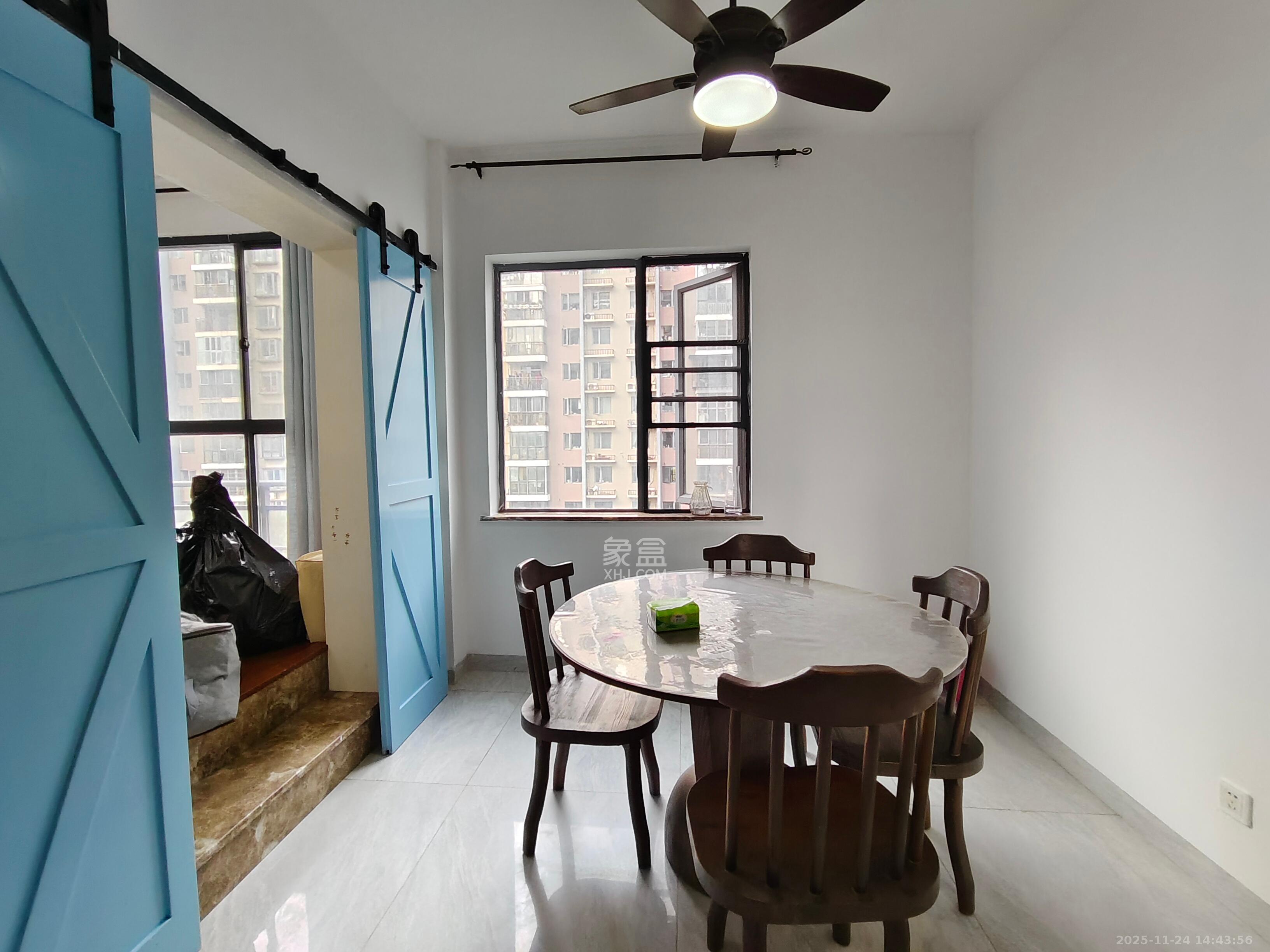 银港水晶城 3室2厅2卫 2800.0元/月 银港水晶城 3室2厅2卫 2800.0元/月室内图