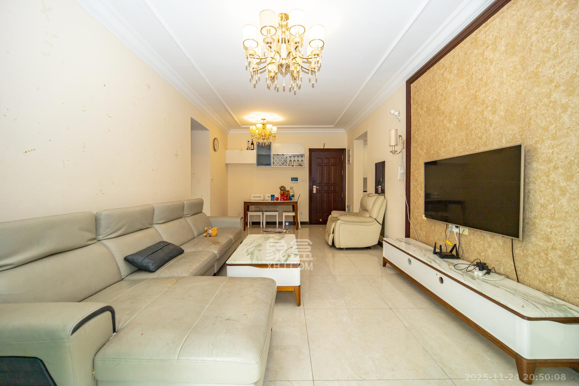 恒大翡翠华庭 3室2厅1卫 78.5万 恒大翡翠华庭 3室2厅1卫 78.5万客厅