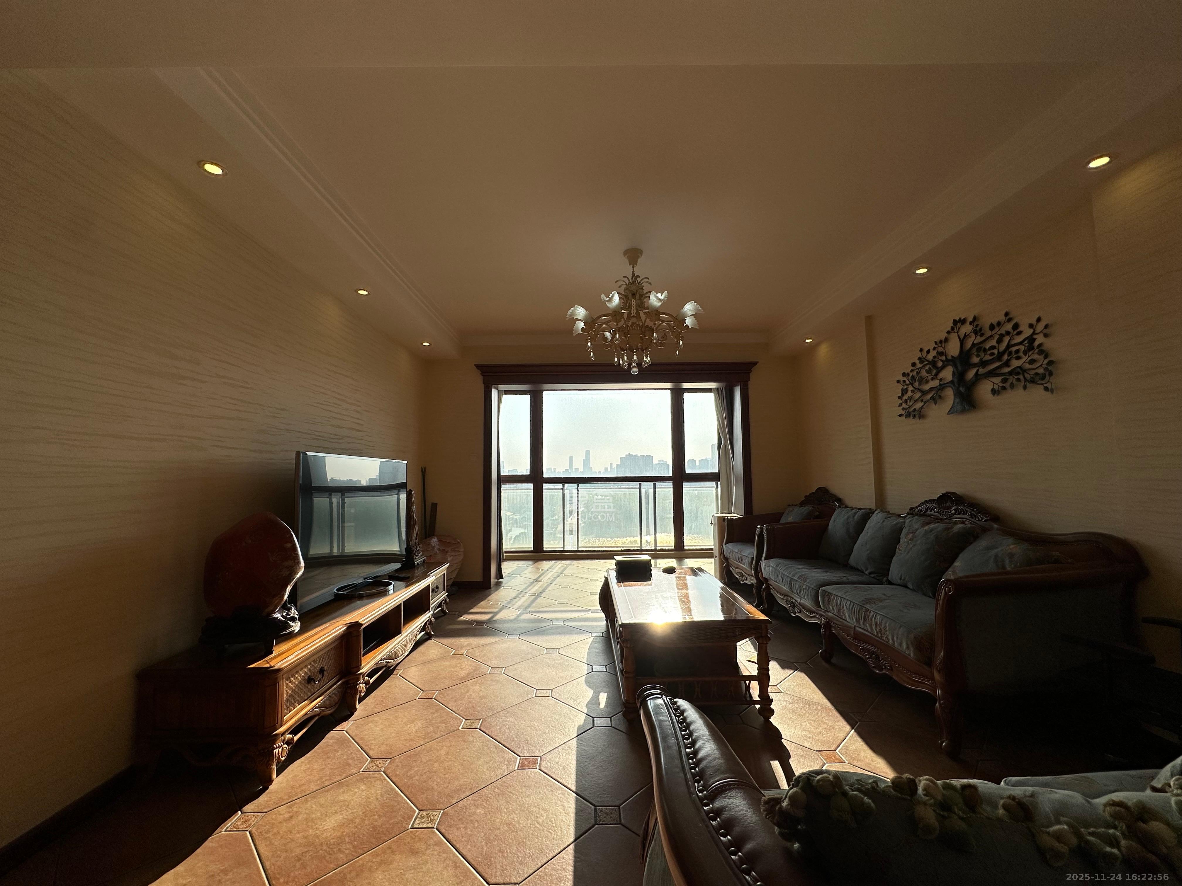 藏珑湖上国际花园  3室2厅2卫    4000.0元/月室内图