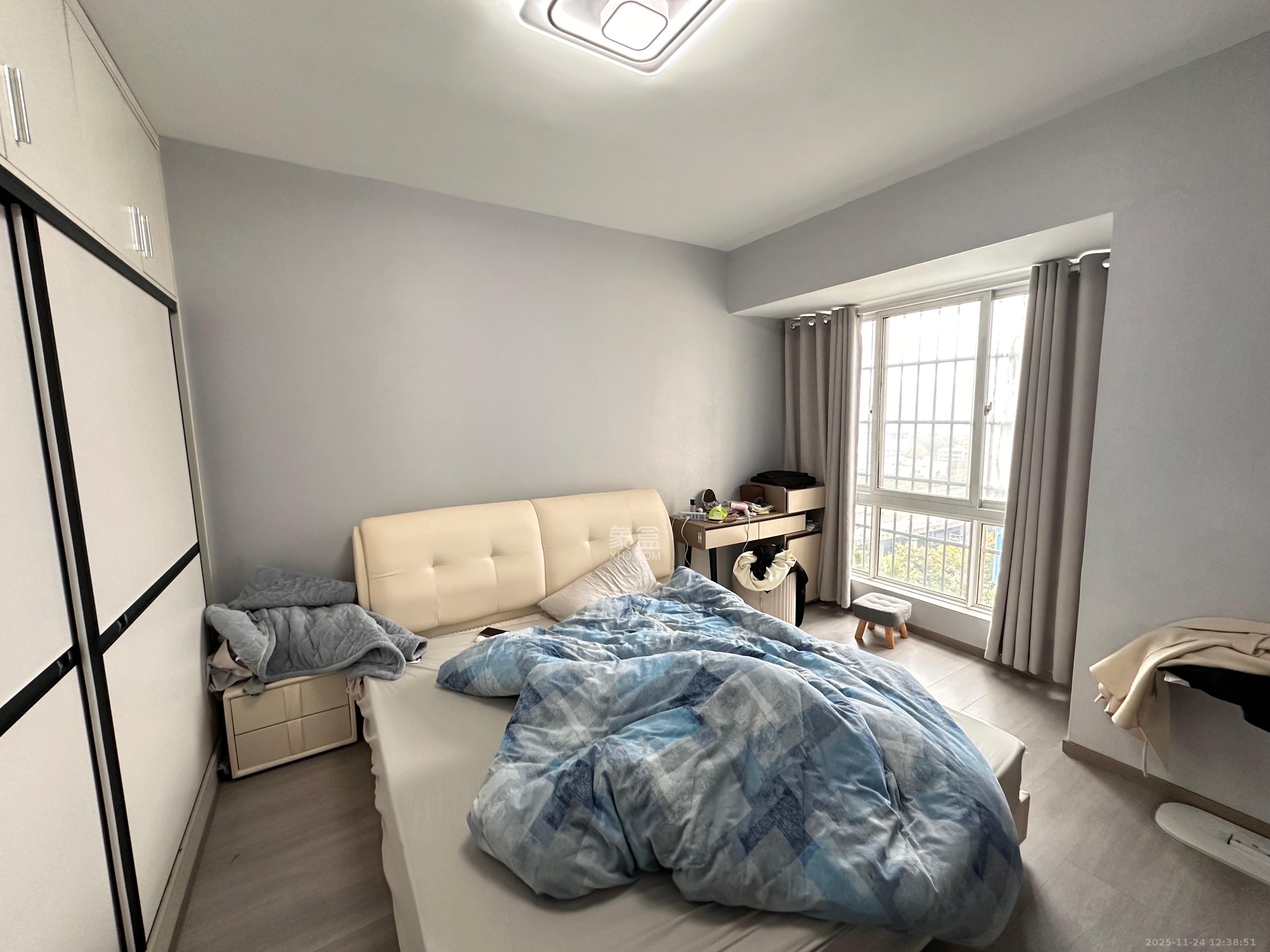 银港水晶城 2室1厅1卫 2600.0元/月 银港水晶城 2室1厅1卫 2600.0元/月室内图