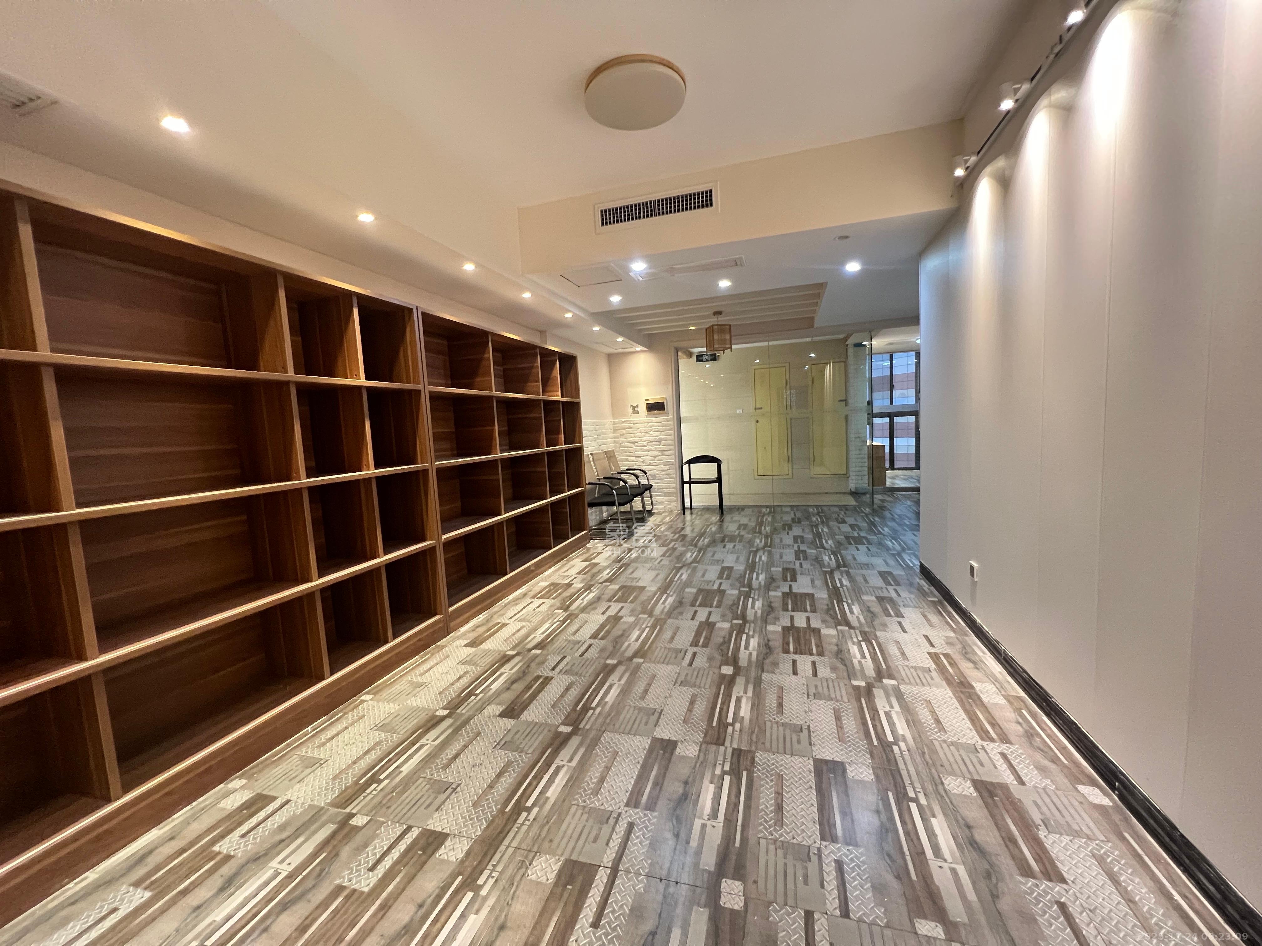 华晨国际公馆  5室2厅1卫    7500.0元/月室内图