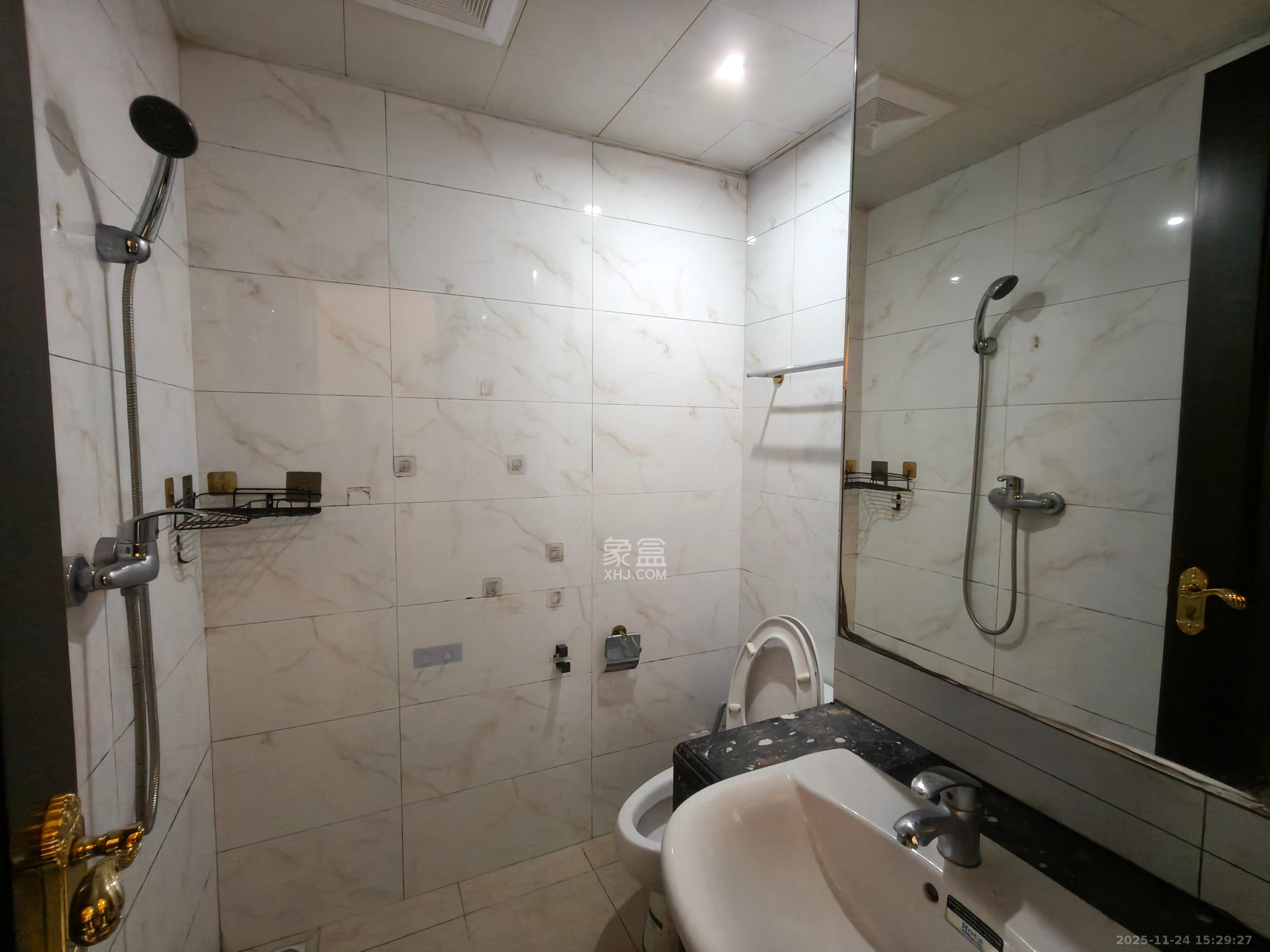 恒大翡翠华庭  1室1厅1卫    1050.0元/月室内图