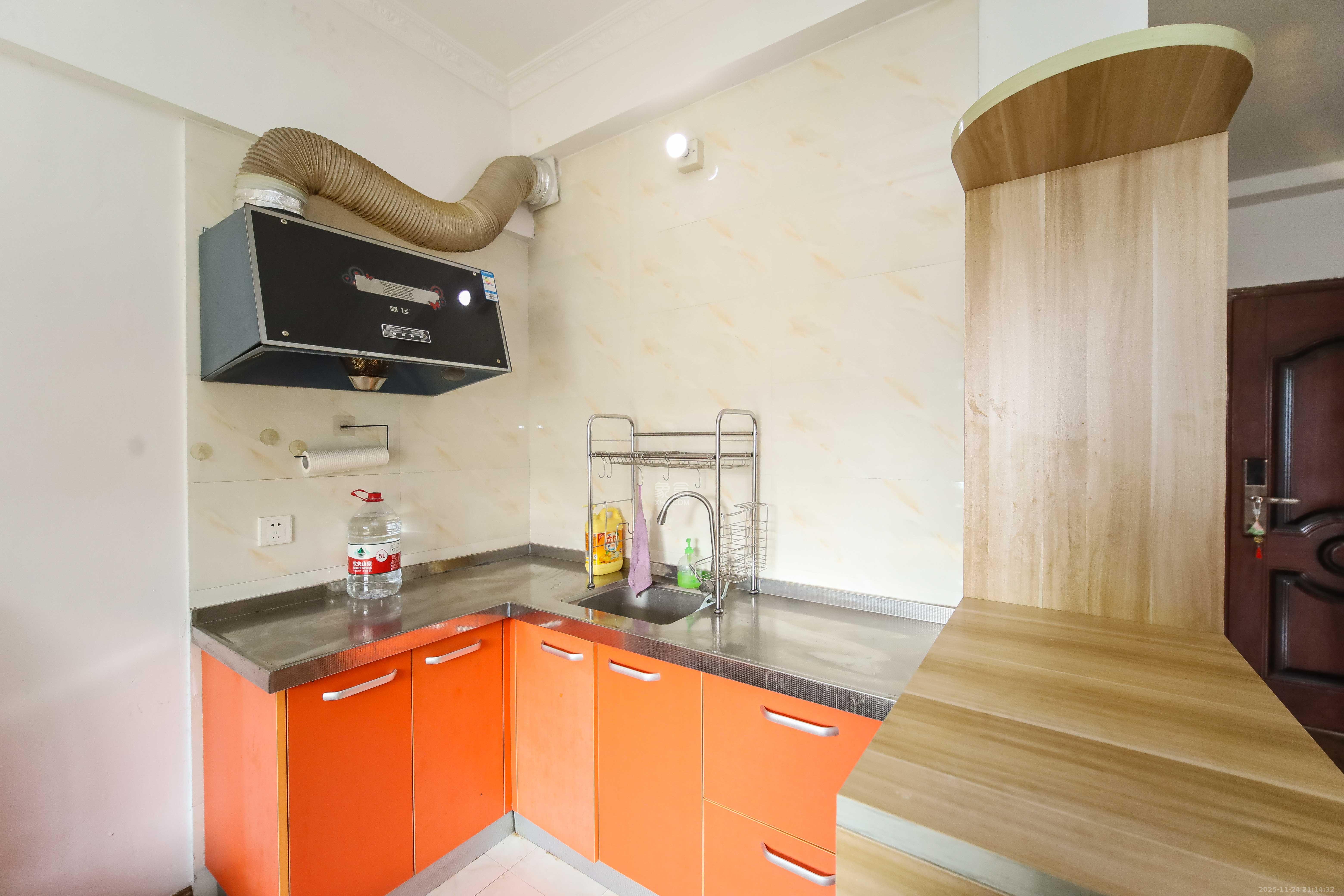 长远华樟名府 1室1厅1卫 22.0万 长远华樟名府 1室1厅1卫 22.0万厨房