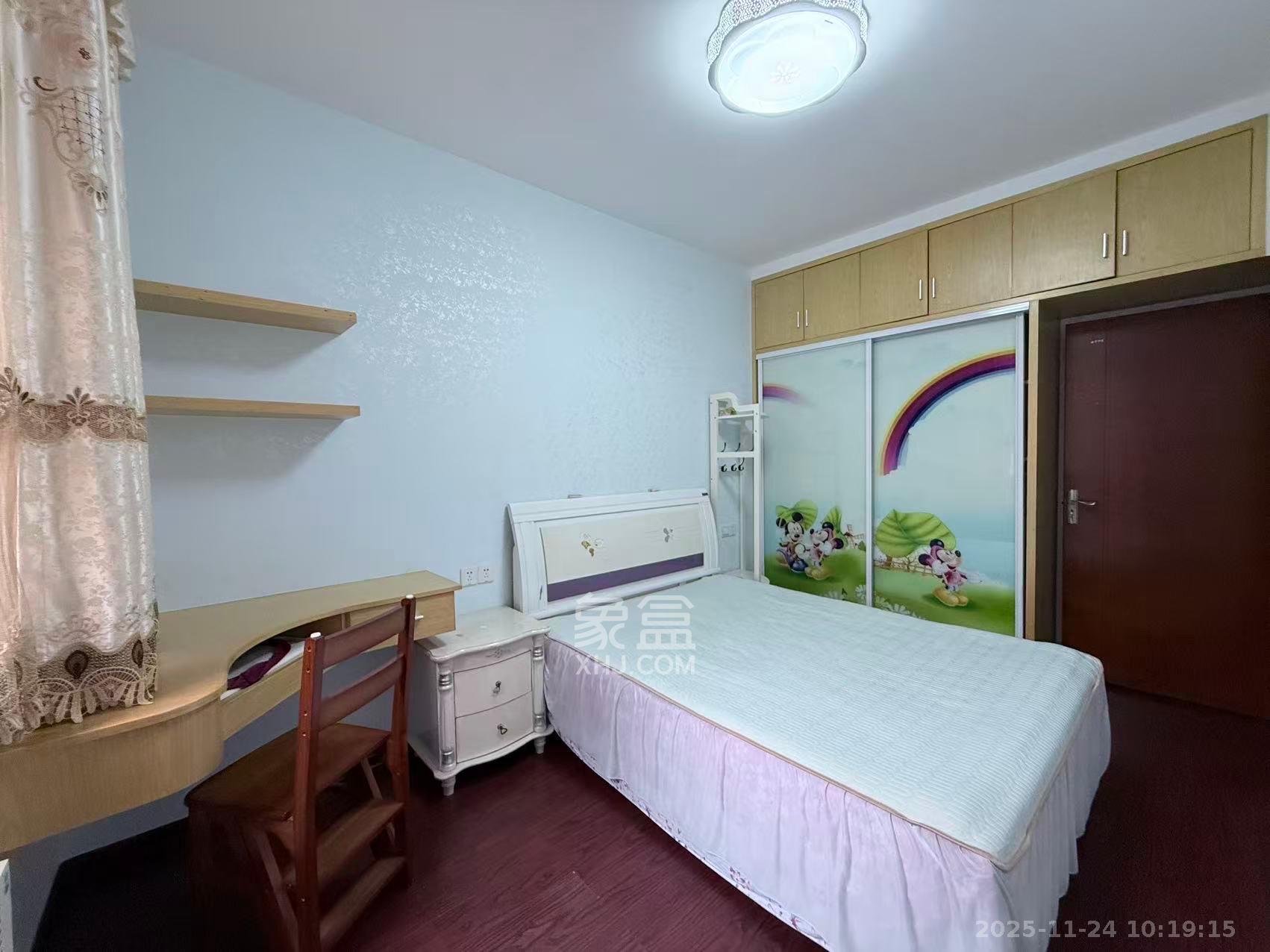 怡海星城  1室2厅1卫    1400.0元/月室内图