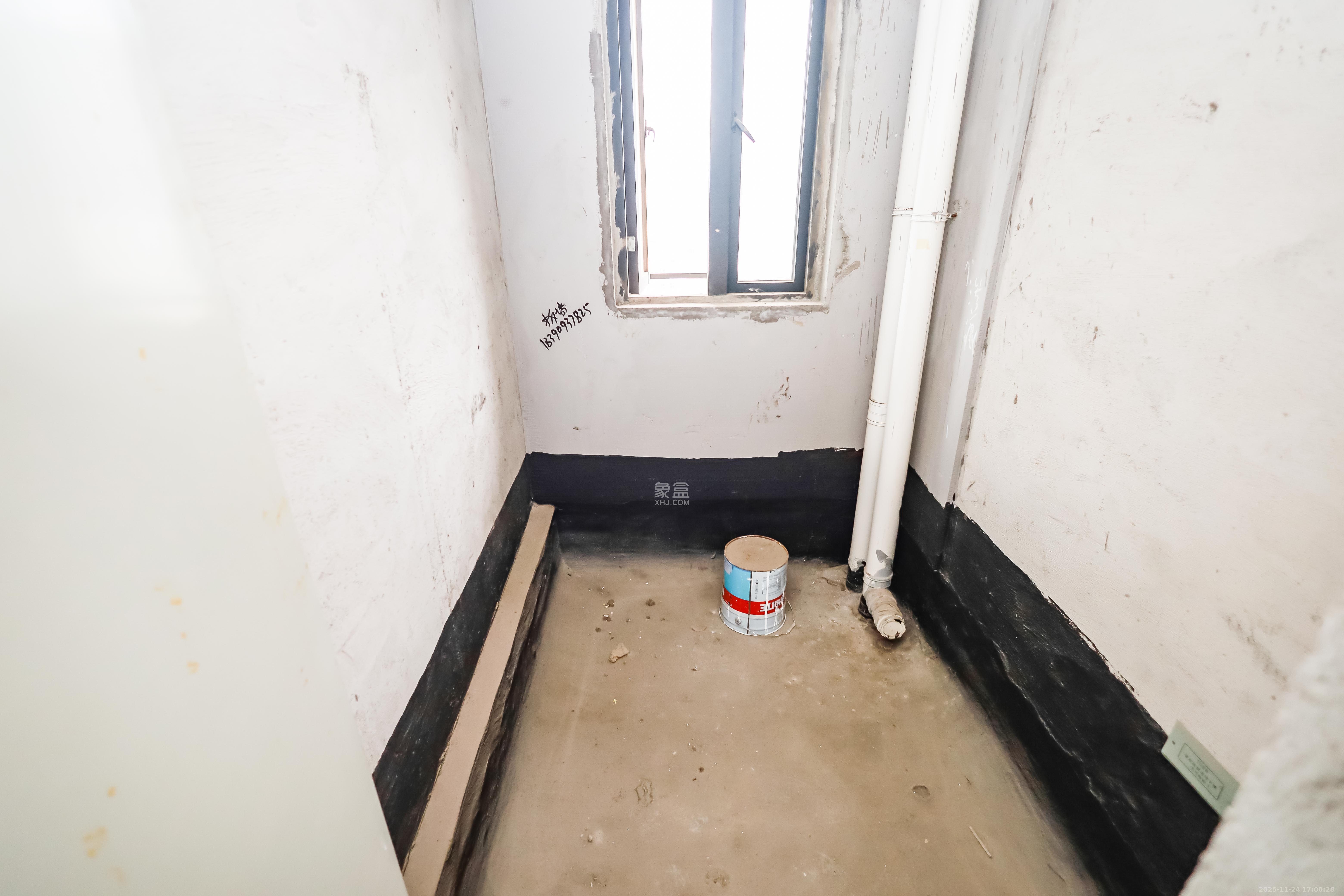 天麓尚层  4室2厅2卫    90.0万卫生间