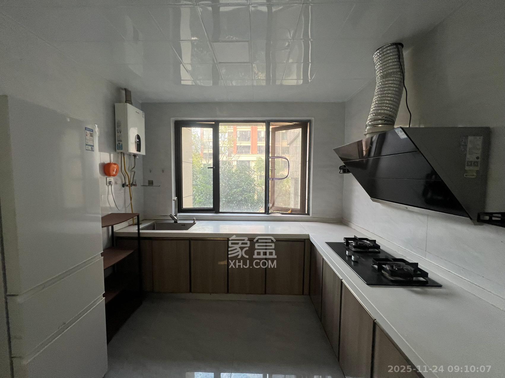 香缇雅苑（鑫远翡丽郡二期）  3室2厅2卫    3000.0元/月室内图