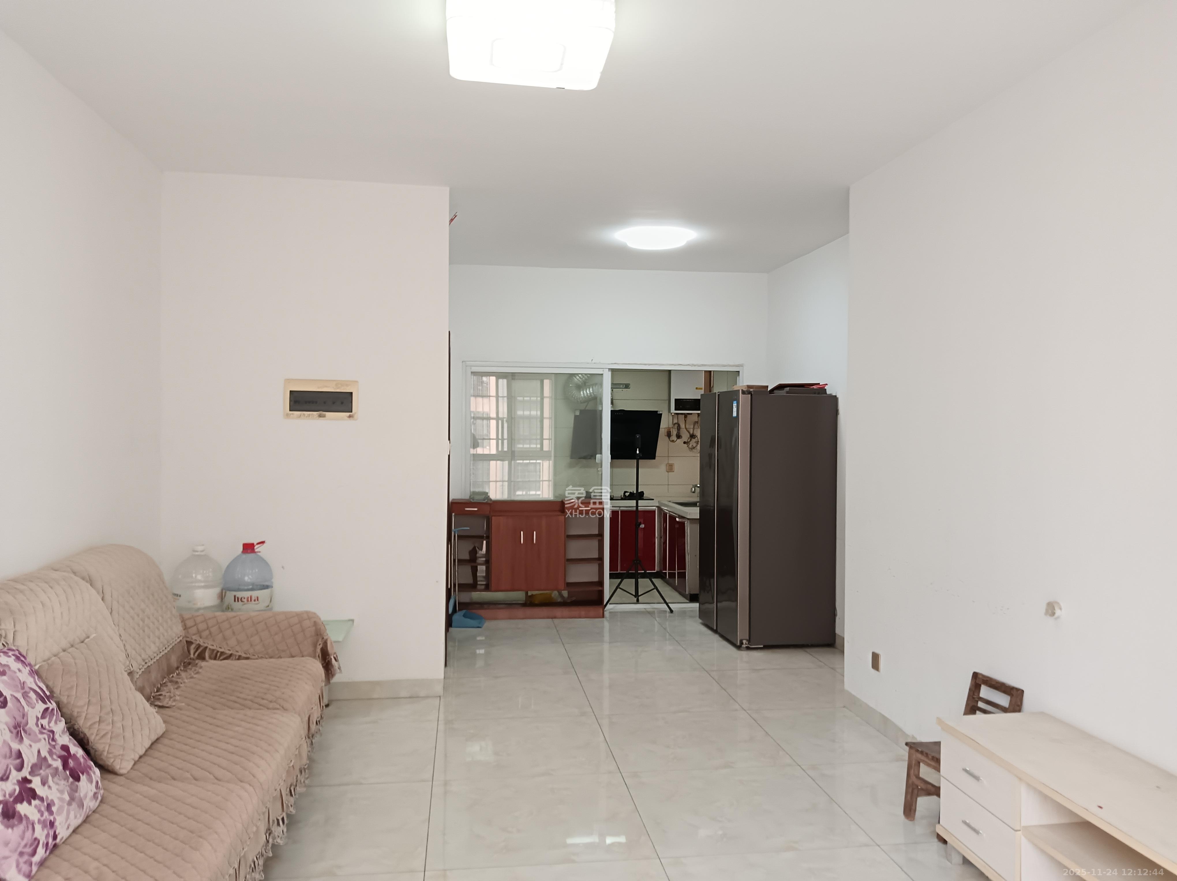 楚天世纪城西苑  3室2厅2卫    1700.0元/月