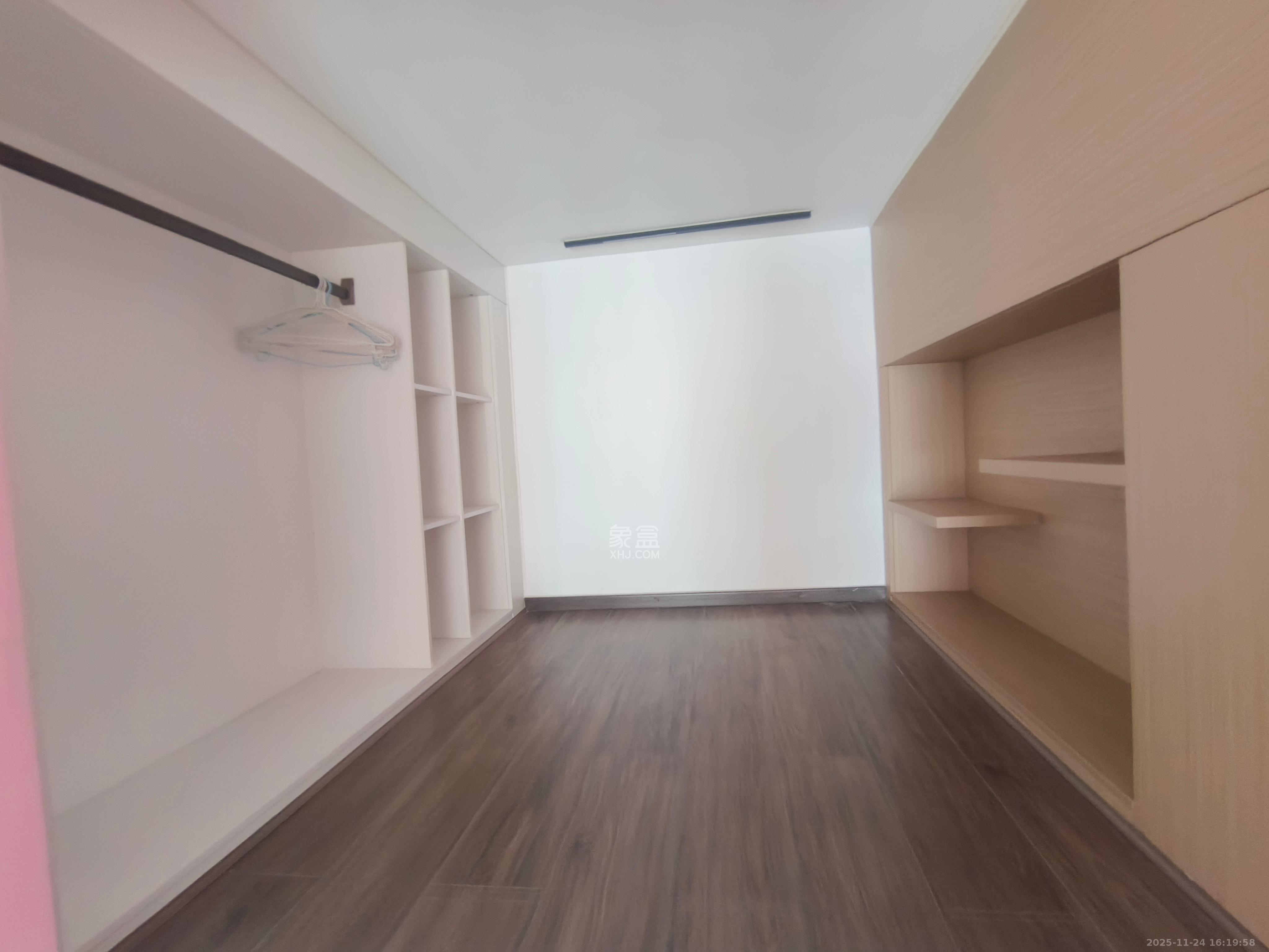 敬天广场  1室1厅1卫    2000.0元/月