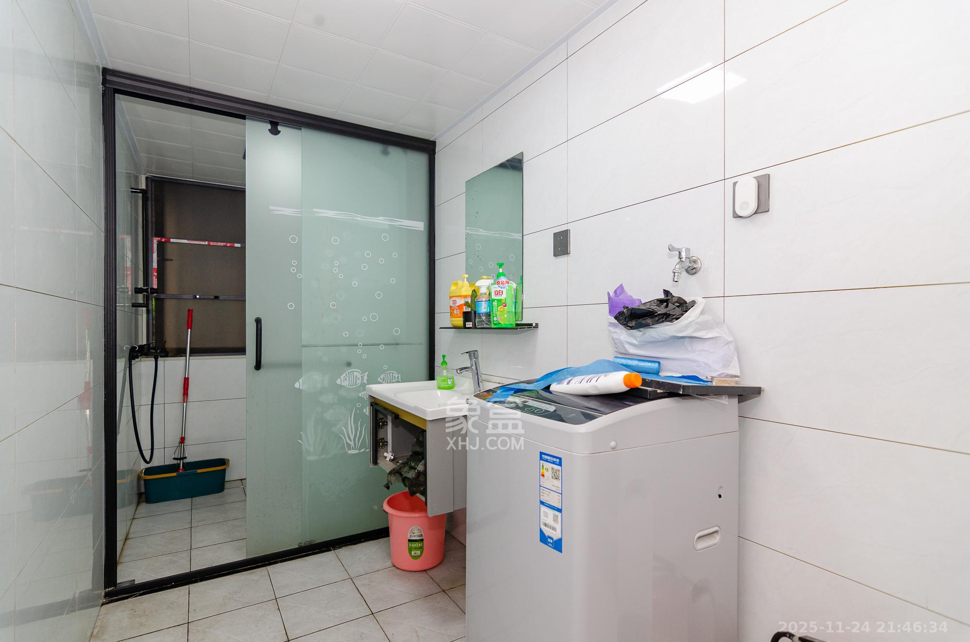 三润城(三润星城) 4室2厅2卫 100.0万 三润城(三润星城) 4室2厅2卫 100.0万卫生间