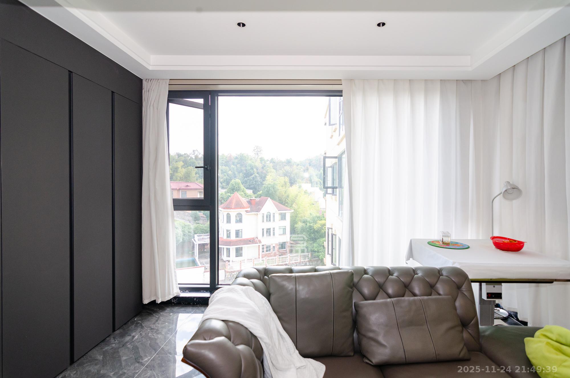 润和谷山郡（悦禧山庄水榭花都）  1室0厅2卫    125.0万阳台